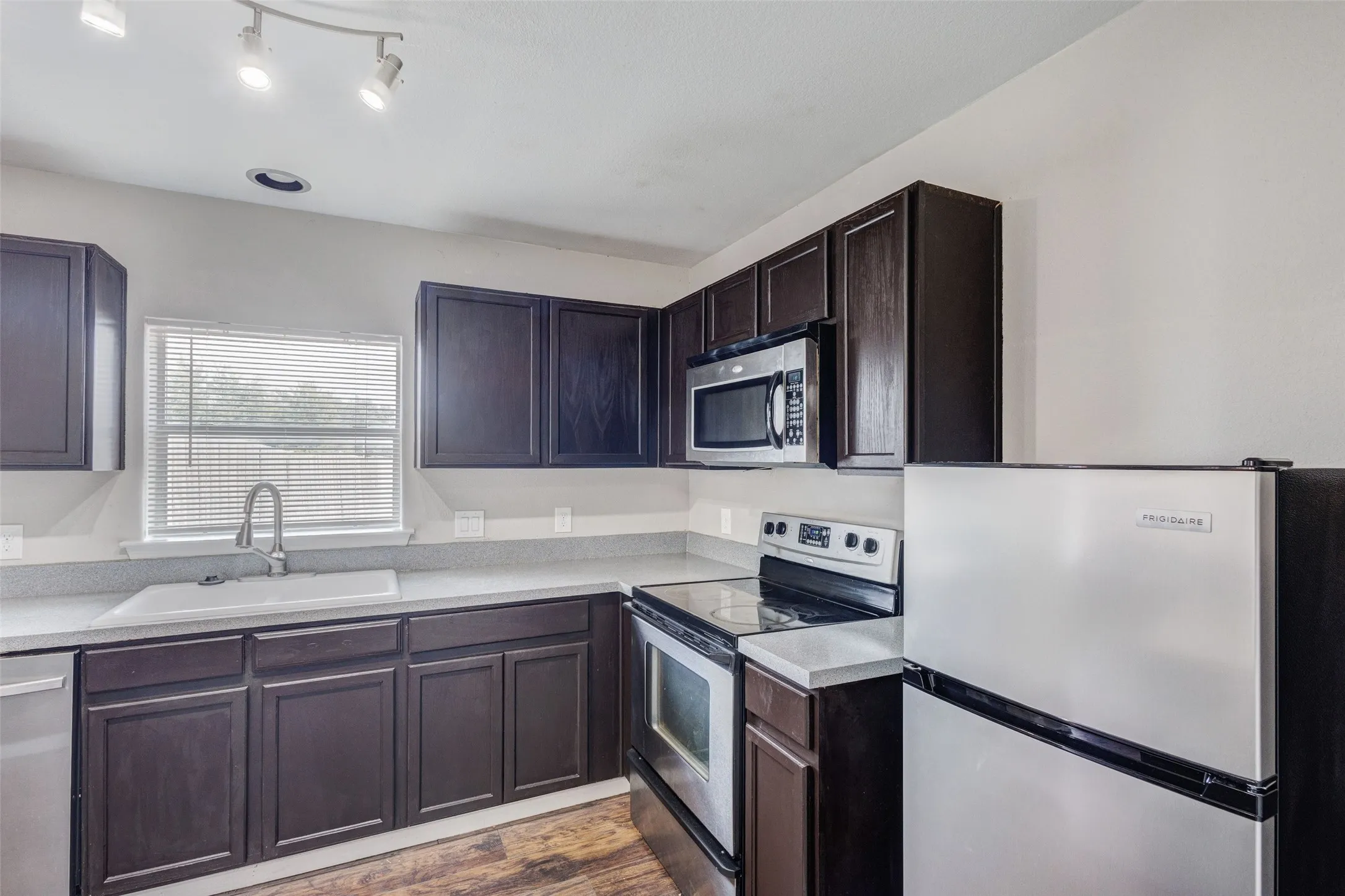 Single Family Residence For Sale in Tarrant County , 951 Zachary Drive, Arlington, Texas 76002, 4 Bedroom, 3 Bathroom, 2 Garage spaces, 2,360 Sqft, built in 2008, mls#21396614, Real Estate Agent in Arlington, Homes For Sale in Tarrant county, Homes For Sale in Arlington, Realtor in Arlington Texas, Real Estate Brokerage Independent Realty Texas, Luminita Cordes Realtor