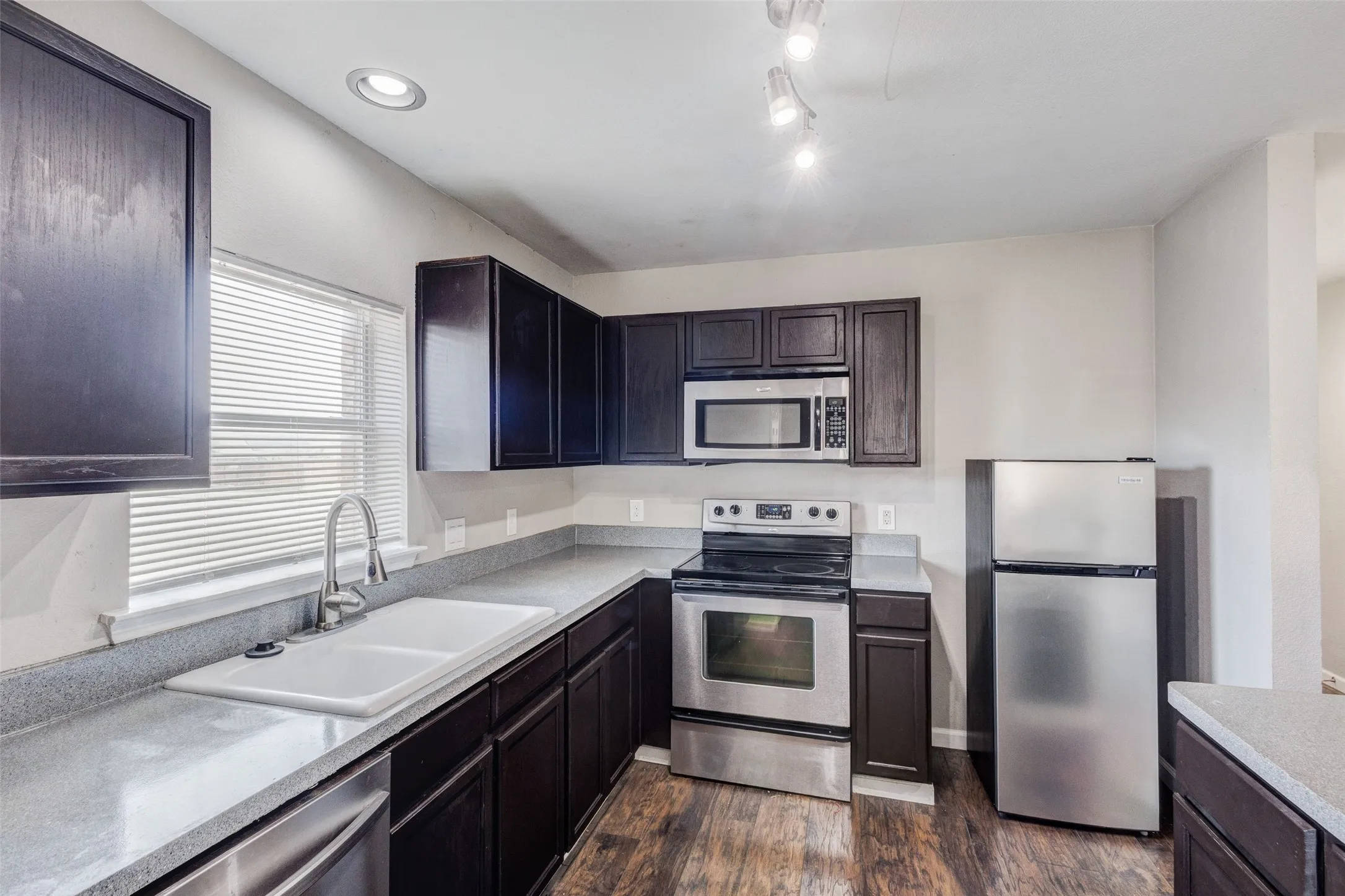 Single Family Residence For Sale in Tarrant County , 951 Zachary Drive, Arlington, Texas 76002, 4 Bedroom, 3 Bathroom, 2 Garage spaces, 2,360 Sqft, built in 2008, mls#21396614, Real Estate Agent in Arlington, Homes For Sale in Tarrant county, Homes For Sale in Arlington, Realtor in Arlington Texas, Real Estate Brokerage Independent Realty Texas, Luminita Cordes Realtor