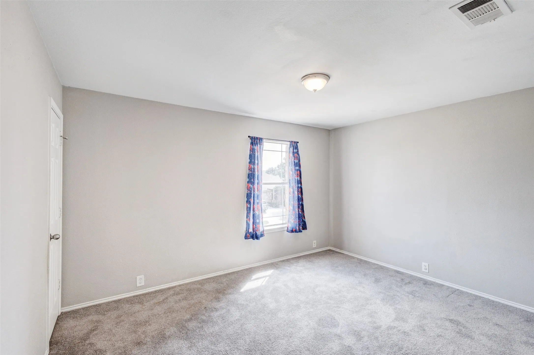 Single Family Residence For Sale in Tarrant County , 951 Zachary Drive, Arlington, Texas 76002, 4 Bedroom, 3 Bathroom, 2 Garage spaces, 2,360 Sqft, built in 2008, mls#21396614, Real Estate Agent in Arlington, Homes For Sale in Tarrant county, Homes For Sale in Arlington, Realtor in Arlington Texas, Real Estate Brokerage Independent Realty Texas, Luminita Cordes Realtor