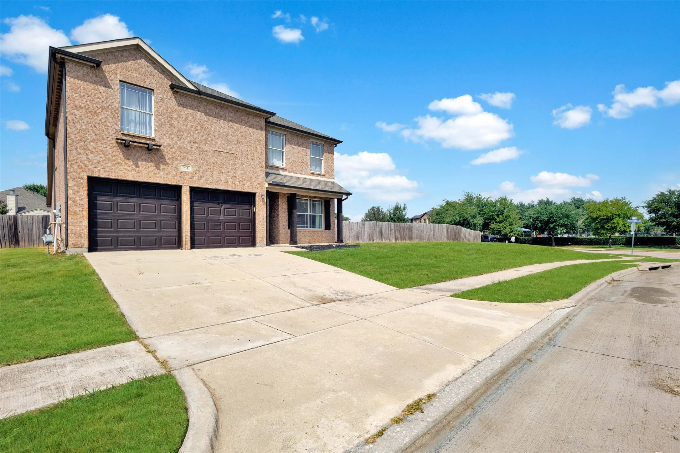 Single Family Residence For Sale in Tarrant County , 951 Zachary Drive, Arlington, Texas 76002, 4 Bedroom, 3 Bathroom, 2 Garage spaces, 2,360 Sqft, built in 2008, mls#21396614, Real Estate Agent in Arlington, Homes For Sale in Tarrant county, Homes For Sale in Arlington, Realtor in Arlington Texas, Real Estate Brokerage Independent Realty Texas, Luminita Cordes Realtor