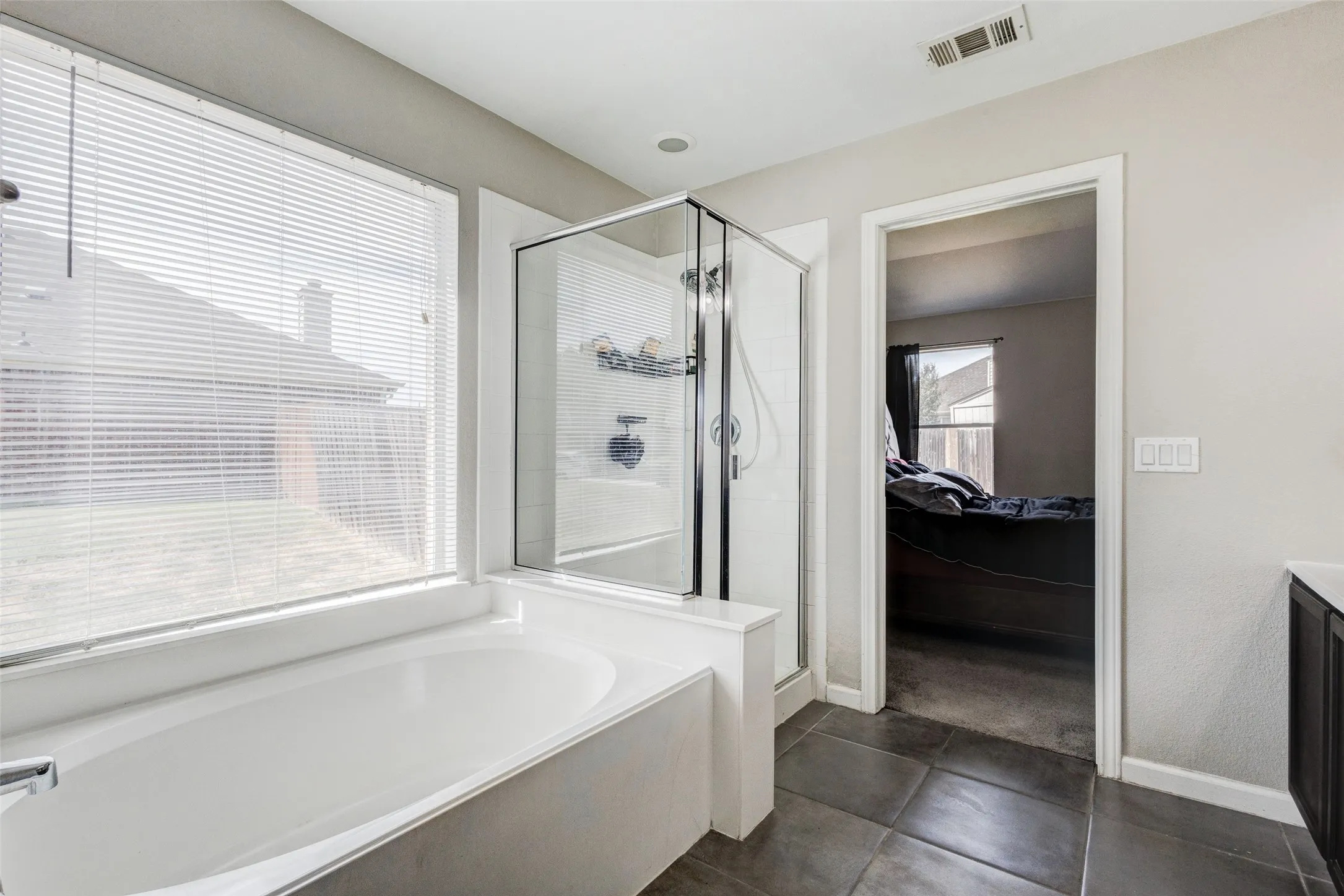Single Family Residence For Sale in Tarrant County , 951 Zachary Drive, Arlington, Texas 76002, 4 Bedroom, 3 Bathroom, 2 Garage spaces, 2,360 Sqft, built in 2008, mls#21396614, Real Estate Agent in Arlington, Homes For Sale in Tarrant county, Homes For Sale in Arlington, Realtor in Arlington Texas, Real Estate Brokerage Independent Realty Texas, Luminita Cordes Realtor