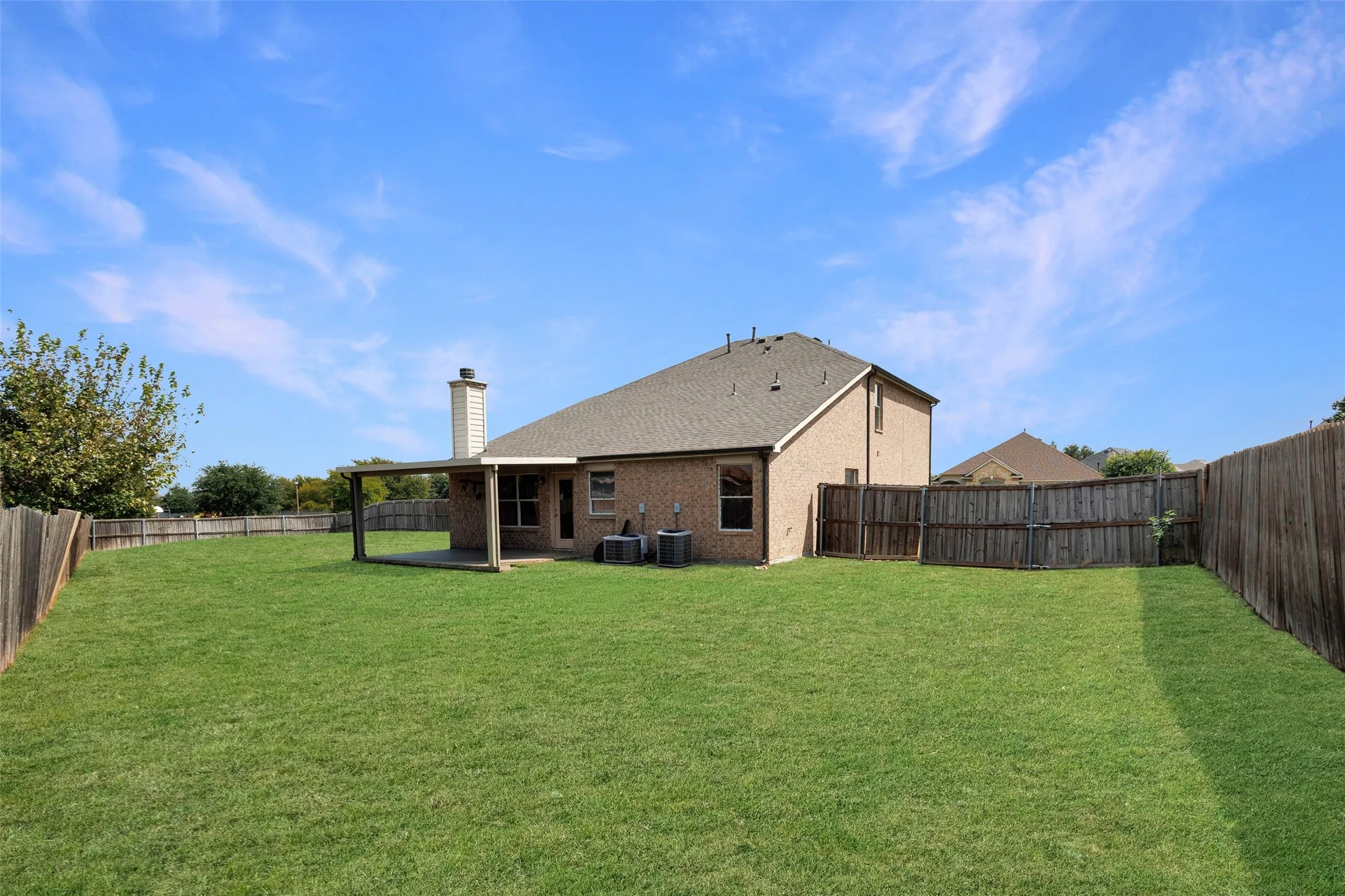 Single Family Residence For Sale in Tarrant County , 951 Zachary Drive, Arlington, Texas 76002, 4 Bedroom, 3 Bathroom, 2 Garage spaces, 2,360 Sqft, built in 2008, mls#21396614, Real Estate Agent in Arlington, Homes For Sale in Tarrant county, Homes For Sale in Arlington, Realtor in Arlington Texas, Real Estate Brokerage Independent Realty Texas, Luminita Cordes Realtor