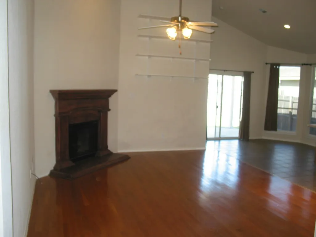 Single Family Residence For Rent in Tarrant County , 14013 Firebush Lane, Fort Worth, Texas 76052, 3 Bedroom, 2 Bathroom, 2 Garage spaces, 1,520 Sqft, built in 2006, mls#21396906, Real Estate Agent in Fort Worth, Homes For Rent in Tarrant county, Homes For Rent in Fort Worth, Realtor in Fort Worth Texas, Real Estate Brokerage Independent Realty Texas, Luminita Cordes Realtor