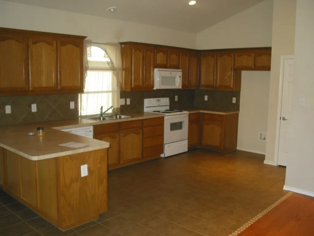 Single Family Residence For Rent in Tarrant County , 14013 Firebush Lane, Fort Worth, Texas 76052, 3 Bedroom, 2 Bathroom, 2 Garage spaces, 1,520 Sqft, built in 2006, mls#21396906, Real Estate Agent in Fort Worth, Homes For Rent in Tarrant county, Homes For Rent in Fort Worth, Realtor in Fort Worth Texas, Real Estate Brokerage Independent Realty Texas, Luminita Cordes Realtor