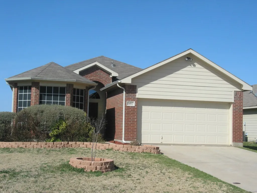Single Family Residence For Rent in Tarrant County , 14013 Firebush Lane, Fort Worth, Texas 76052, 3 Bedroom, 2 Bathroom, 2 Garage spaces, 1,520 Sqft, built in 2006, mls#21396906, Real Estate Agent in Fort Worth, Homes For Rent in Tarrant county, Homes For Rent in Fort Worth, Realtor in Fort Worth Texas, Real Estate Brokerage Independent Realty Texas, Luminita Cordes Realtor