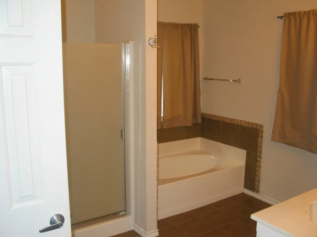 Single Family Residence For Rent in Tarrant County , 14013 Firebush Lane, Fort Worth, Texas 76052, 3 Bedroom, 2 Bathroom, 2 Garage spaces, 1,520 Sqft, built in 2006, mls#21396906, Real Estate Agent in Fort Worth, Homes For Rent in Tarrant county, Homes For Rent in Fort Worth, Realtor in Fort Worth Texas, Real Estate Brokerage Independent Realty Texas, Luminita Cordes Realtor