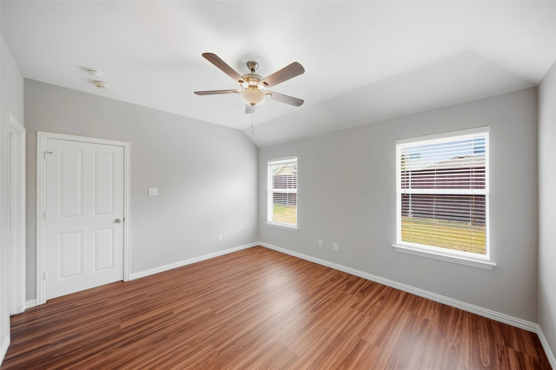 Single Family Residence For Sale in Denton County , 717 Creekside Drive, Little Elm, Texas 75068, 4 Bedroom, 2 Bathroom, 2 Garage spaces, 1,532 Sqft, built in 2006, mls#21396886, Real Estate Agent in Little Elm, Homes For Sale in Denton county, Homes For Sale in Little Elm, Realtor in Little Elm Texas, Real Estate Brokerage Independent Realty Texas, Luminita Cordes Realtor
