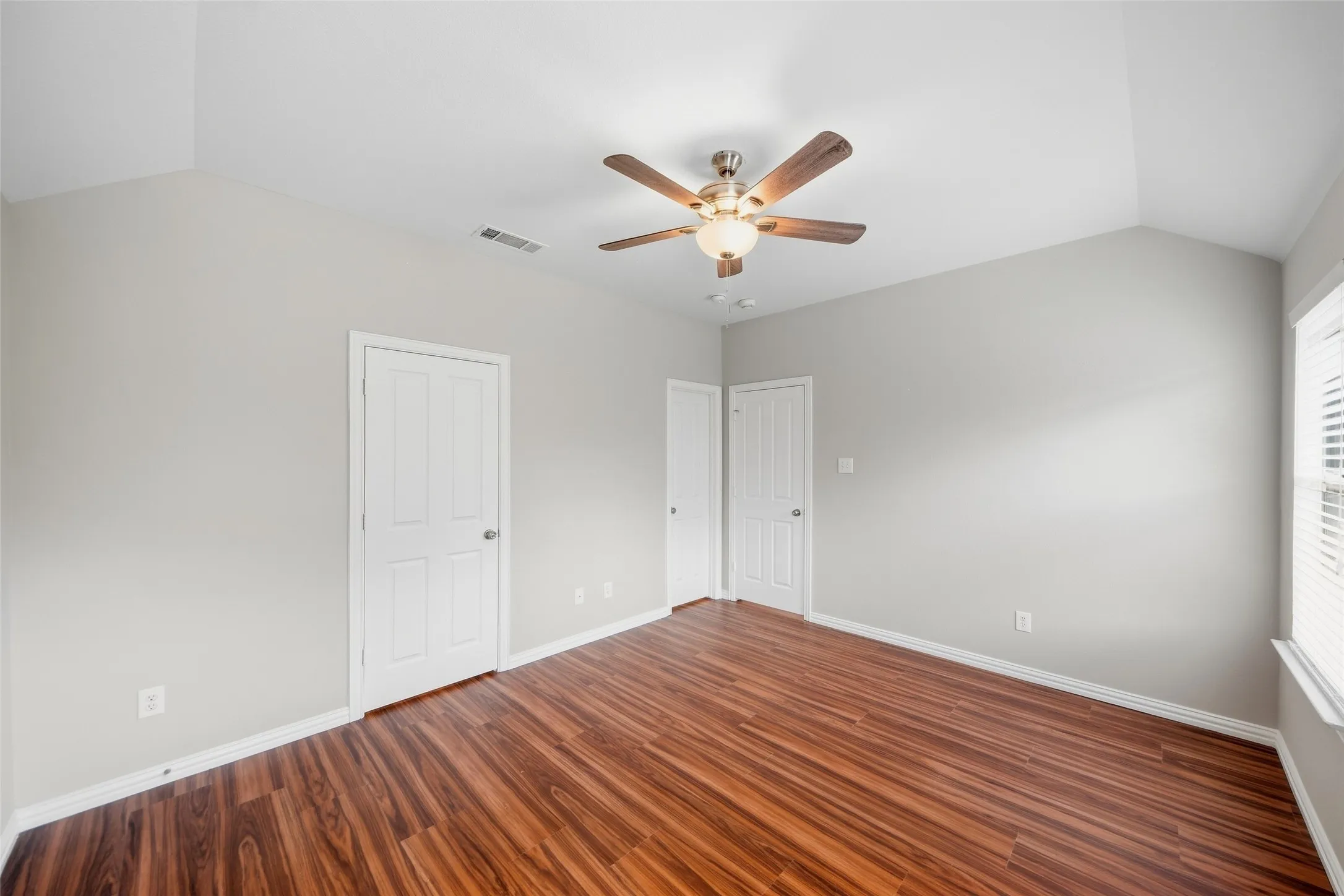 Single Family Residence For Sale in Denton County , 717 Creekside Drive, Little Elm, Texas 75068, 4 Bedroom, 2 Bathroom, 2 Garage spaces, 1,532 Sqft, built in 2006, mls#21396886, Real Estate Agent in Little Elm, Homes For Sale in Denton county, Homes For Sale in Little Elm, Realtor in Little Elm Texas, Real Estate Brokerage Independent Realty Texas, Luminita Cordes Realtor