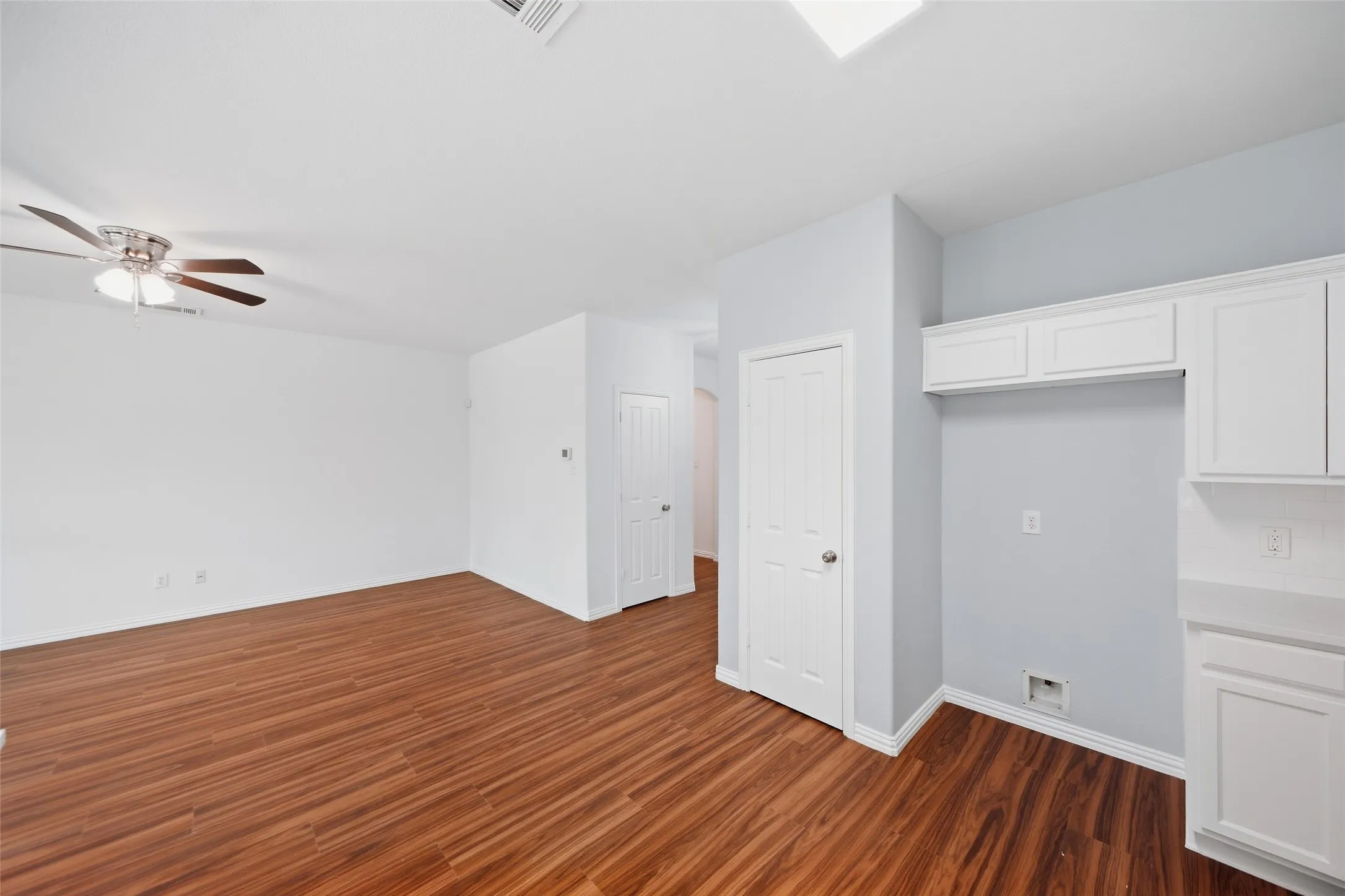 Single Family Residence For Sale in Denton County , 717 Creekside Drive, Little Elm, Texas 75068, 4 Bedroom, 2 Bathroom, 2 Garage spaces, 1,532 Sqft, built in 2006, mls#21396886, Real Estate Agent in Little Elm, Homes For Sale in Denton county, Homes For Sale in Little Elm, Realtor in Little Elm Texas, Real Estate Brokerage Independent Realty Texas, Luminita Cordes Realtor