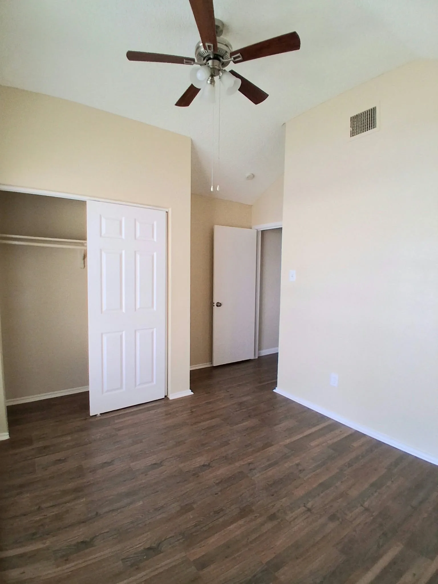 Single Family Residence For Rent in Dallas County , 3208 Poplar Springs Lane, Dallas, Texas 75227, 4 Bedroom, 2 Bathroom, Garage spaces, 1,378 Sqft, built in 1987, mls#21396910, Real Estate Agent in Dallas, Homes For Rent in Dallas county, Homes For Rent in Dallas, Realtor in Dallas Texas, Real Estate Brokerage Independent Realty Texas, Luminita Cordes Realtor