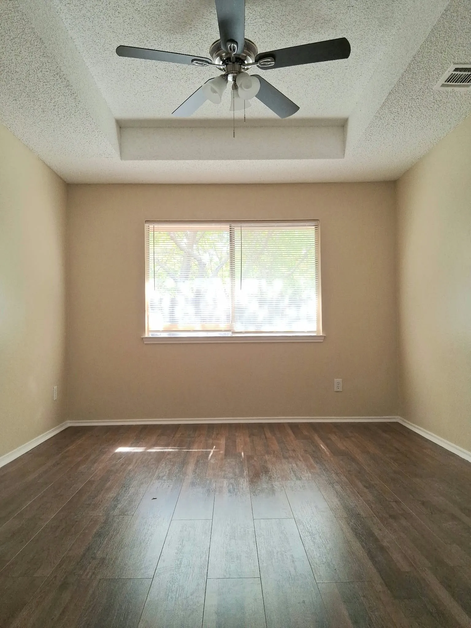 Single Family Residence For Rent in Dallas County , 3208 Poplar Springs Lane, Dallas, Texas 75227, 4 Bedroom, 2 Bathroom, Garage spaces, 1,378 Sqft, built in 1987, mls#21396910, Real Estate Agent in Dallas, Homes For Rent in Dallas county, Homes For Rent in Dallas, Realtor in Dallas Texas, Real Estate Brokerage Independent Realty Texas, Luminita Cordes Realtor