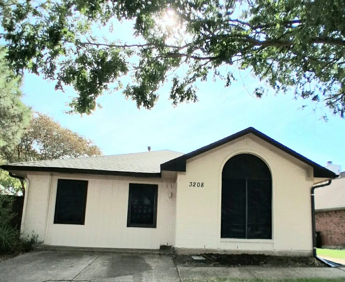 Single Family Residence For Rent in Dallas County , 3208 Poplar Springs Lane, Dallas, Texas 75227, 4 Bedroom, 2 Bathroom, Garage spaces, 1,378 Sqft, built in 1987, mls#21396910, Real Estate Agent in Dallas, Homes For Rent in Dallas county, Homes For Rent in Dallas, Realtor in Dallas Texas, Real Estate Brokerage Independent Realty Texas, Luminita Cordes Realtor