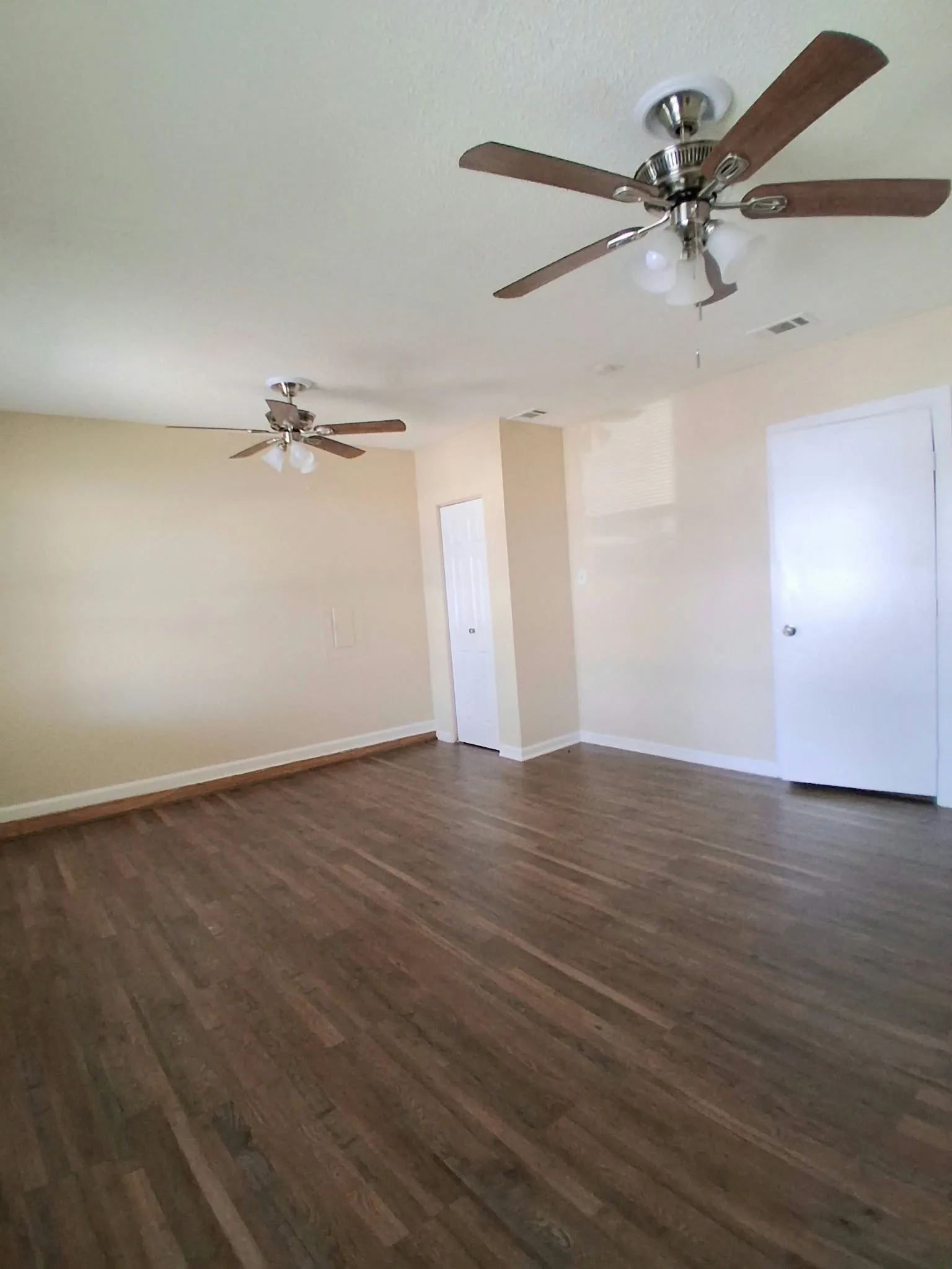 Single Family Residence For Rent in Dallas County , 3208 Poplar Springs Lane, Dallas, Texas 75227, 4 Bedroom, 2 Bathroom, Garage spaces, 1,378 Sqft, built in 1987, mls#21396910, Real Estate Agent in Dallas, Homes For Rent in Dallas county, Homes For Rent in Dallas, Realtor in Dallas Texas, Real Estate Brokerage Independent Realty Texas, Luminita Cordes Realtor