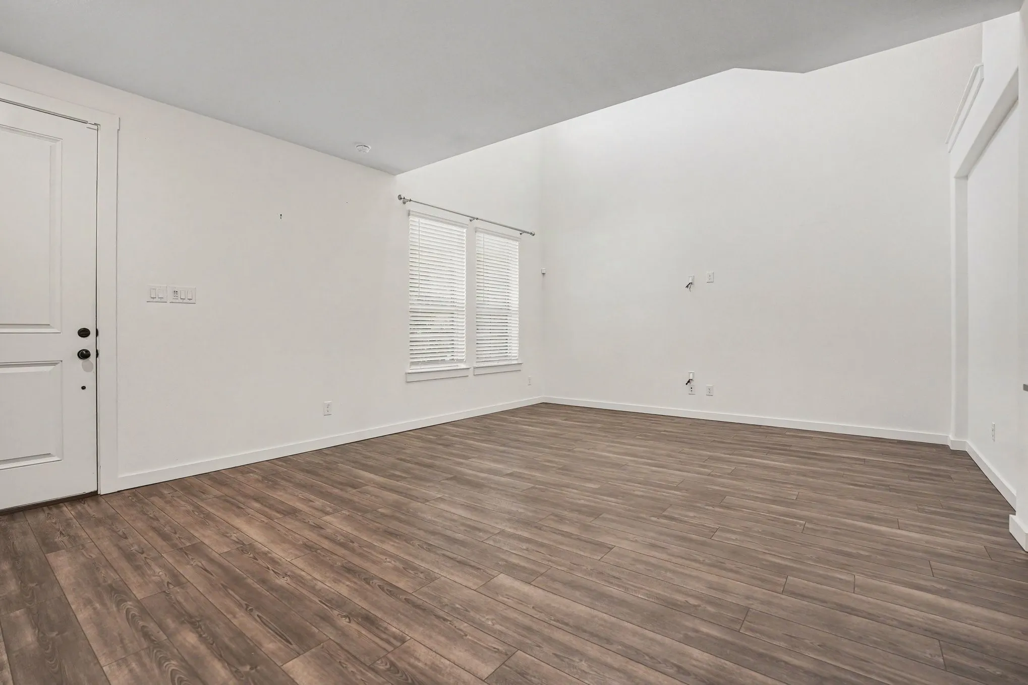 Single Family Residence For Sale in Tarrant County , 204 Venice Avenue, Flower Mound, Texas 75028, 2 Bedroom, 3 Bathroom, 2 Garage spaces, 1,720 Sqft, built in 2023, mls#21394881, Real Estate Agent in Flower Mound, Homes For Sale in Tarrant county, Homes For Sale in Flower Mound, Realtor in Flower Mound Texas, Real Estate Brokerage Independent Realty Texas, Luminita Cordes Realtor