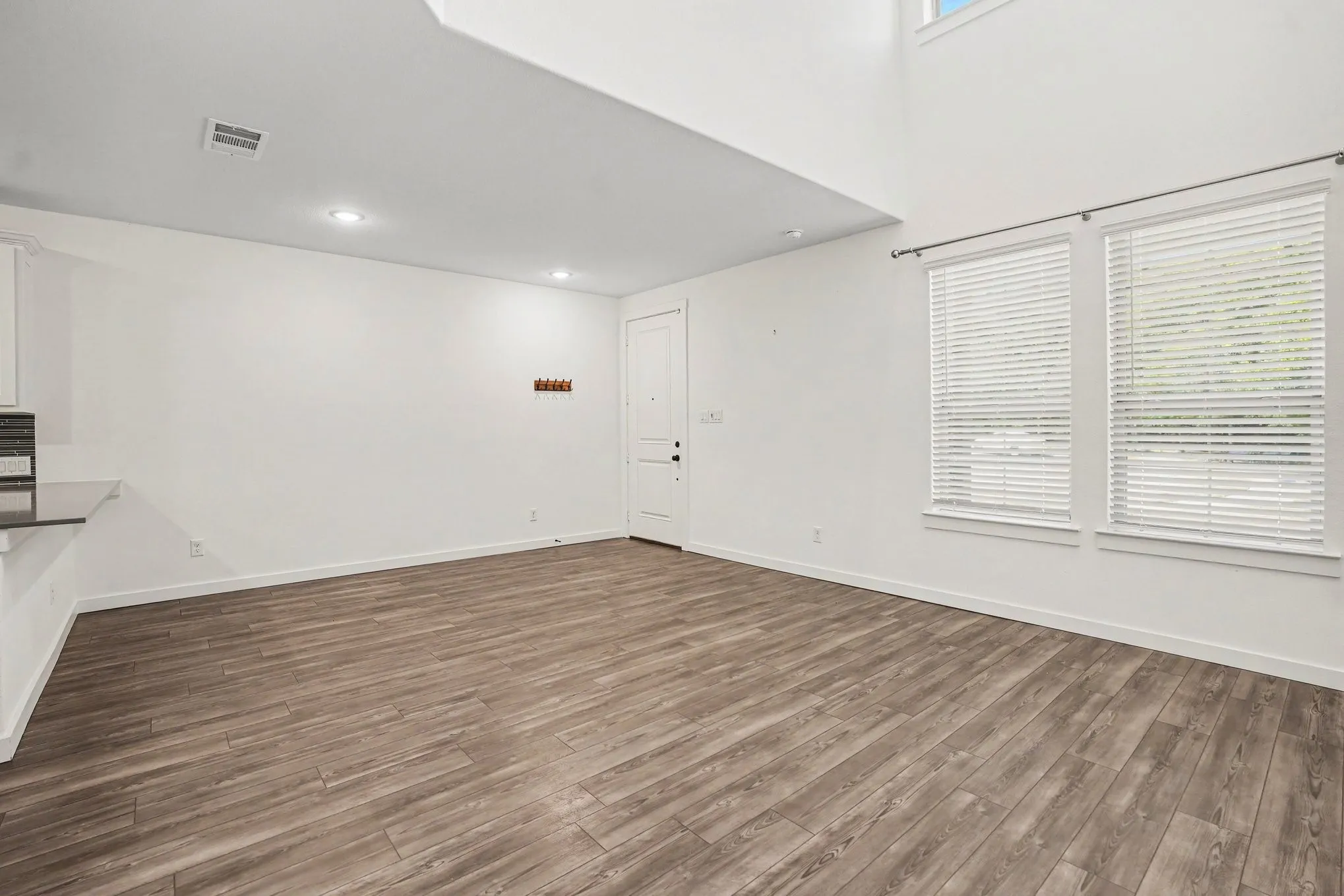 Single Family Residence For Sale in Tarrant County , 204 Venice Avenue, Flower Mound, Texas 75028, 2 Bedroom, 3 Bathroom, 2 Garage spaces, 1,720 Sqft, built in 2023, mls#21394881, Real Estate Agent in Flower Mound, Homes For Sale in Tarrant county, Homes For Sale in Flower Mound, Realtor in Flower Mound Texas, Real Estate Brokerage Independent Realty Texas, Luminita Cordes Realtor