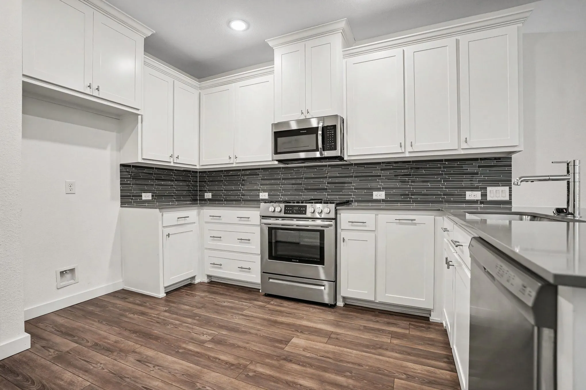 Single Family Residence For Sale in Tarrant County , 204 Venice Avenue, Flower Mound, Texas 75028, 2 Bedroom, 3 Bathroom, 2 Garage spaces, 1,720 Sqft, built in 2023, mls#21394881, Real Estate Agent in Flower Mound, Homes For Sale in Tarrant county, Homes For Sale in Flower Mound, Realtor in Flower Mound Texas, Real Estate Brokerage Independent Realty Texas, Luminita Cordes Realtor