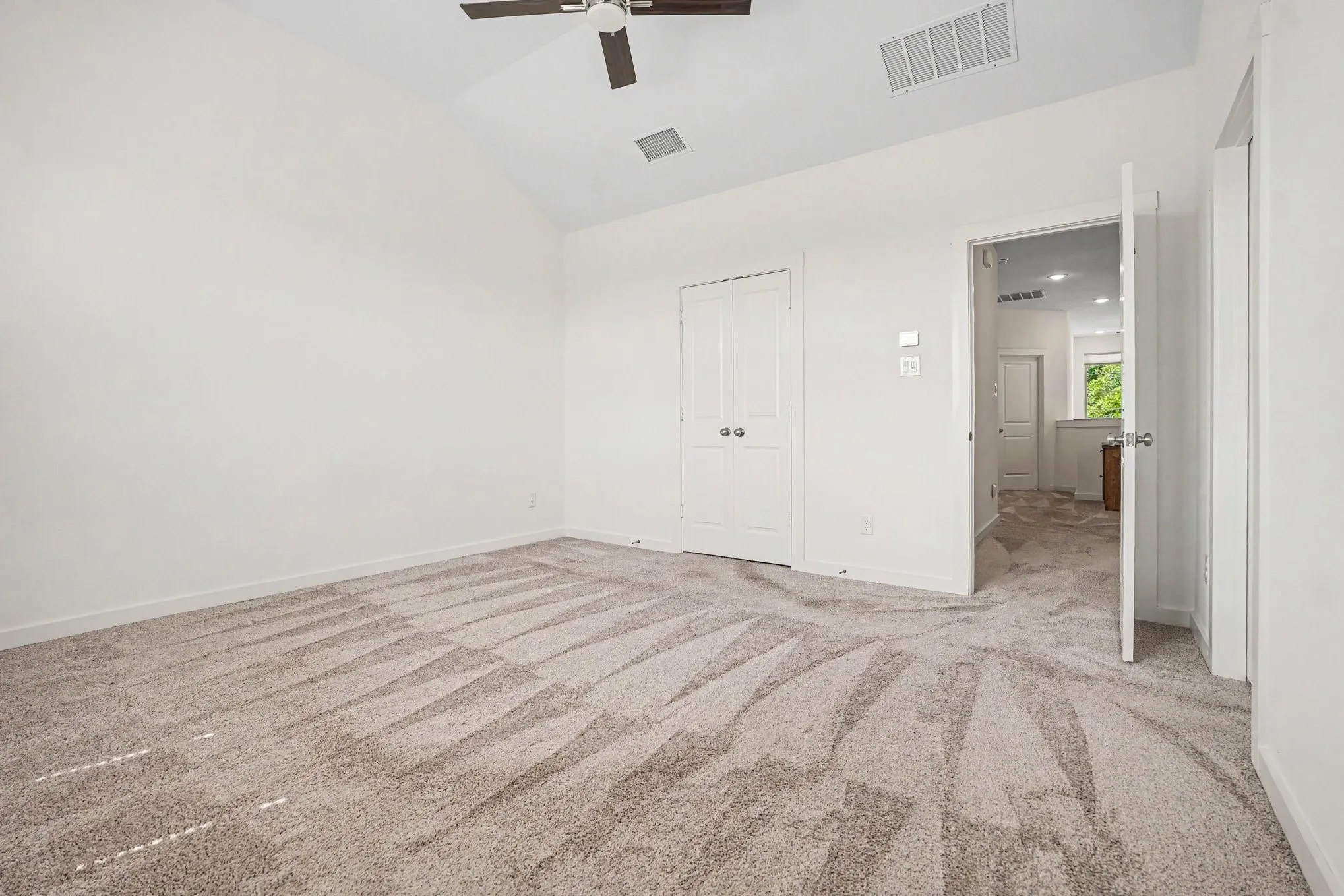 Single Family Residence For Sale in Tarrant County , 204 Venice Avenue, Flower Mound, Texas 75028, 2 Bedroom, 3 Bathroom, 2 Garage spaces, 1,720 Sqft, built in 2023, mls#21394881, Real Estate Agent in Flower Mound, Homes For Sale in Tarrant county, Homes For Sale in Flower Mound, Realtor in Flower Mound Texas, Real Estate Brokerage Independent Realty Texas, Luminita Cordes Realtor