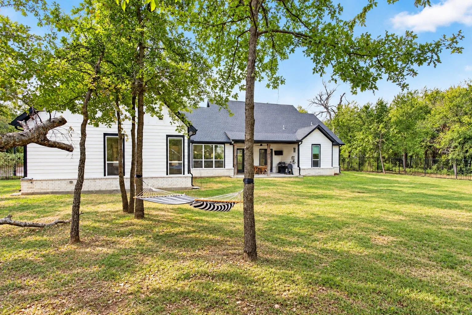 Single Family Residence For Sale in Johnson County , 4072 County Road 711d, Cleburne, Texas 76031, 5 Bedroom, 4 Bathroom, 2 Garage spaces, 3,431 Sqft, built in 2023, mls#21392059, Real Estate Agent in Cleburne, Homes For Sale in Johnson county, Homes For Sale in Cleburne, Realtor in Cleburne Texas, Real Estate Brokerage Independent Realty Texas, Luminita Cordes Realtor