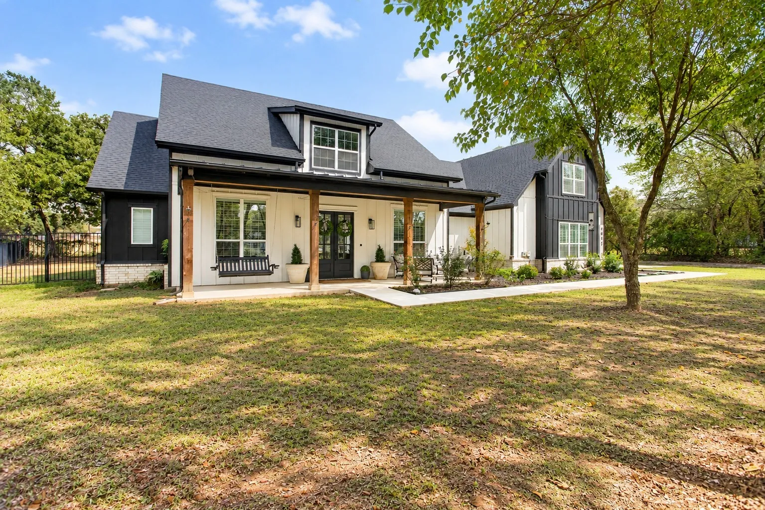 Single Family Residence For Sale in Johnson County , 4072 County Road 711d, Cleburne, Texas 76031, 5 Bedroom, 4 Bathroom, 2 Garage spaces, 3,431 Sqft, built in 2023, mls#21392059, Real Estate Agent in Cleburne, Homes For Sale in Johnson county, Homes For Sale in Cleburne, Realtor in Cleburne Texas, Real Estate Brokerage Independent Realty Texas, Luminita Cordes Realtor