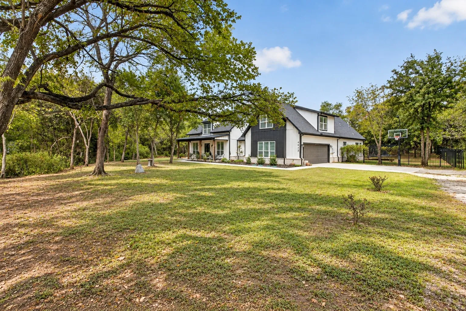 Single Family Residence For Sale in Johnson County , 4072 County Road 711d, Cleburne, Texas 76031, 5 Bedroom, 4 Bathroom, 2 Garage spaces, 3,431 Sqft, built in 2023, mls#21392059, Real Estate Agent in Cleburne, Homes For Sale in Johnson county, Homes For Sale in Cleburne, Realtor in Cleburne Texas, Real Estate Brokerage Independent Realty Texas, Luminita Cordes Realtor