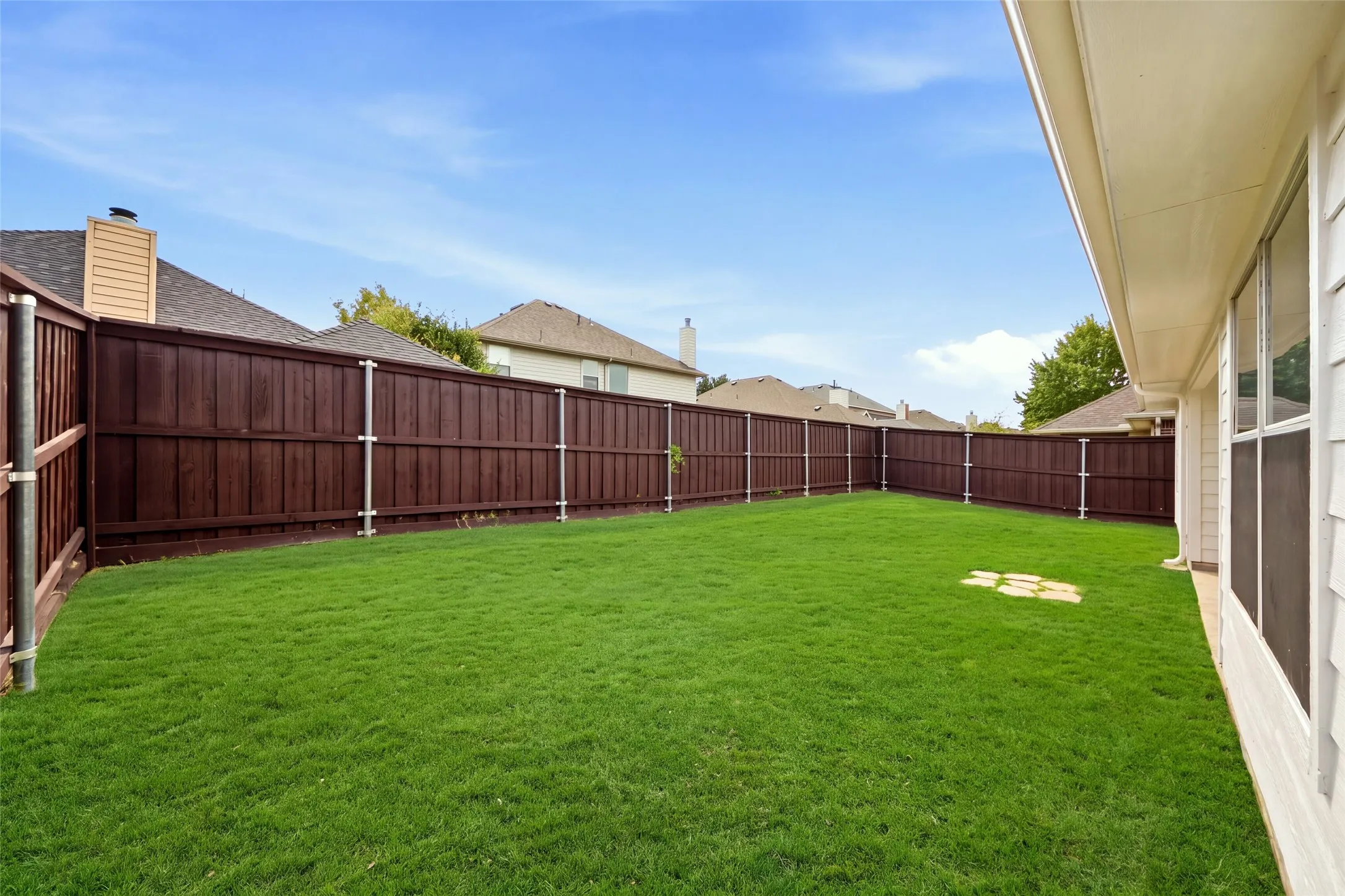 Single Family Residence For Rent in Denton County , 717 Creekside Drive, Little Elm, Texas 75068, 4 Bedroom, 2 Bathroom, 2 Garage spaces, 1,532 Sqft, built in 2006, mls#21396907, Real Estate Agent in Little Elm, Homes For Rent in Denton county, Homes For Rent in Little Elm, Realtor in Little Elm Texas, Real Estate Brokerage Independent Realty Texas, Luminita Cordes Realtor