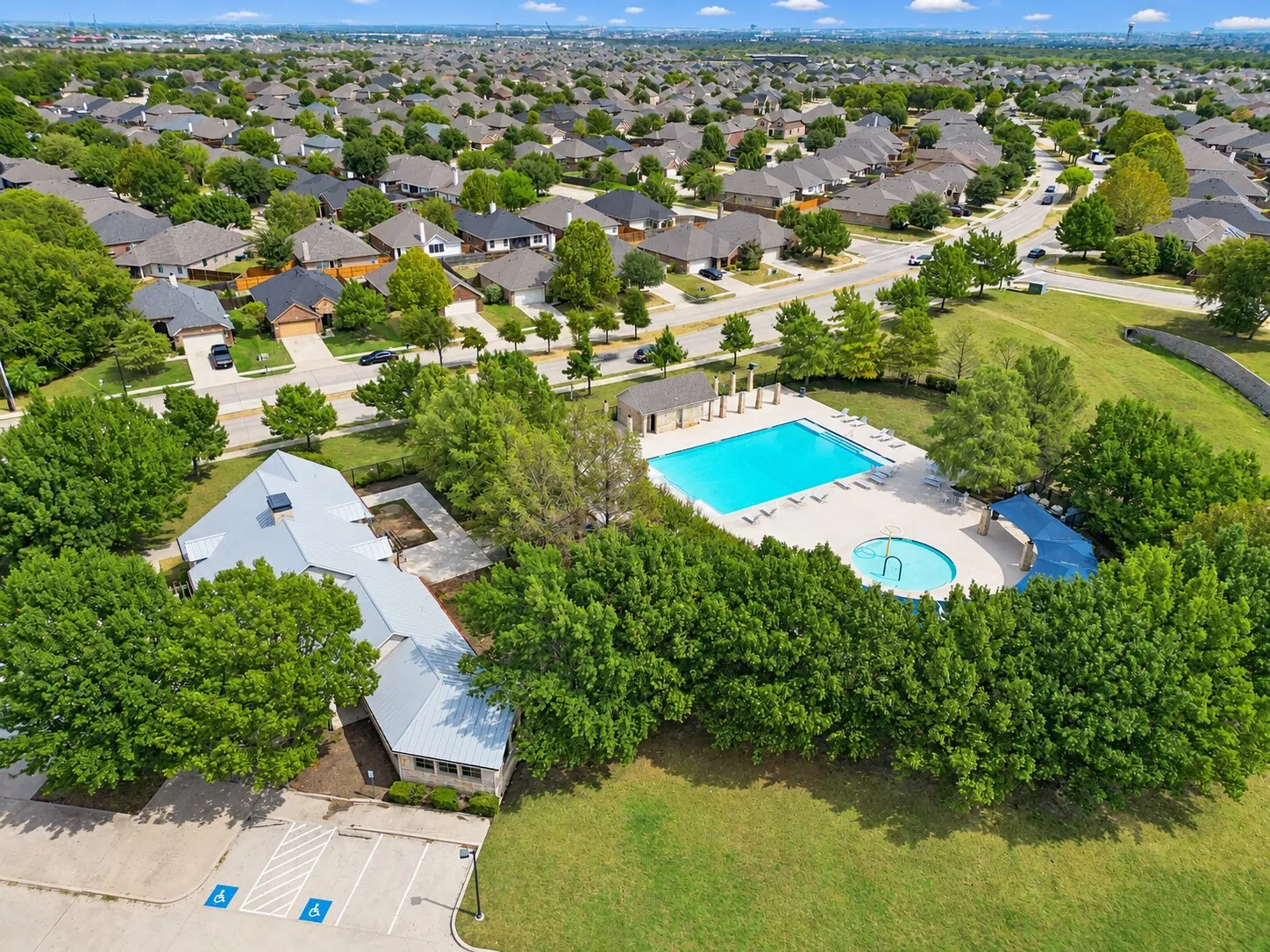 Single Family Residence For Rent in Denton County , 717 Creekside Drive, Little Elm, Texas 75068, 4 Bedroom, 2 Bathroom, 2 Garage spaces, 1,532 Sqft, built in 2006, mls#21396907, Real Estate Agent in Little Elm, Homes For Rent in Denton county, Homes For Rent in Little Elm, Realtor in Little Elm Texas, Real Estate Brokerage Independent Realty Texas, Luminita Cordes Realtor