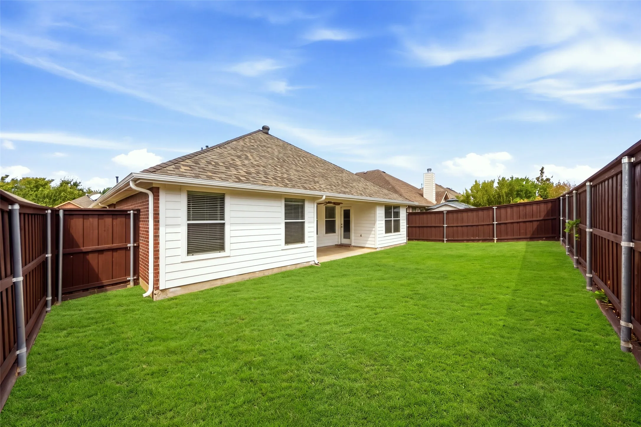 Single Family Residence For Rent in Denton County , 717 Creekside Drive, Little Elm, Texas 75068, 4 Bedroom, 2 Bathroom, 2 Garage spaces, 1,532 Sqft, built in 2006, mls#21396907, Real Estate Agent in Little Elm, Homes For Rent in Denton county, Homes For Rent in Little Elm, Realtor in Little Elm Texas, Real Estate Brokerage Independent Realty Texas, Luminita Cordes Realtor