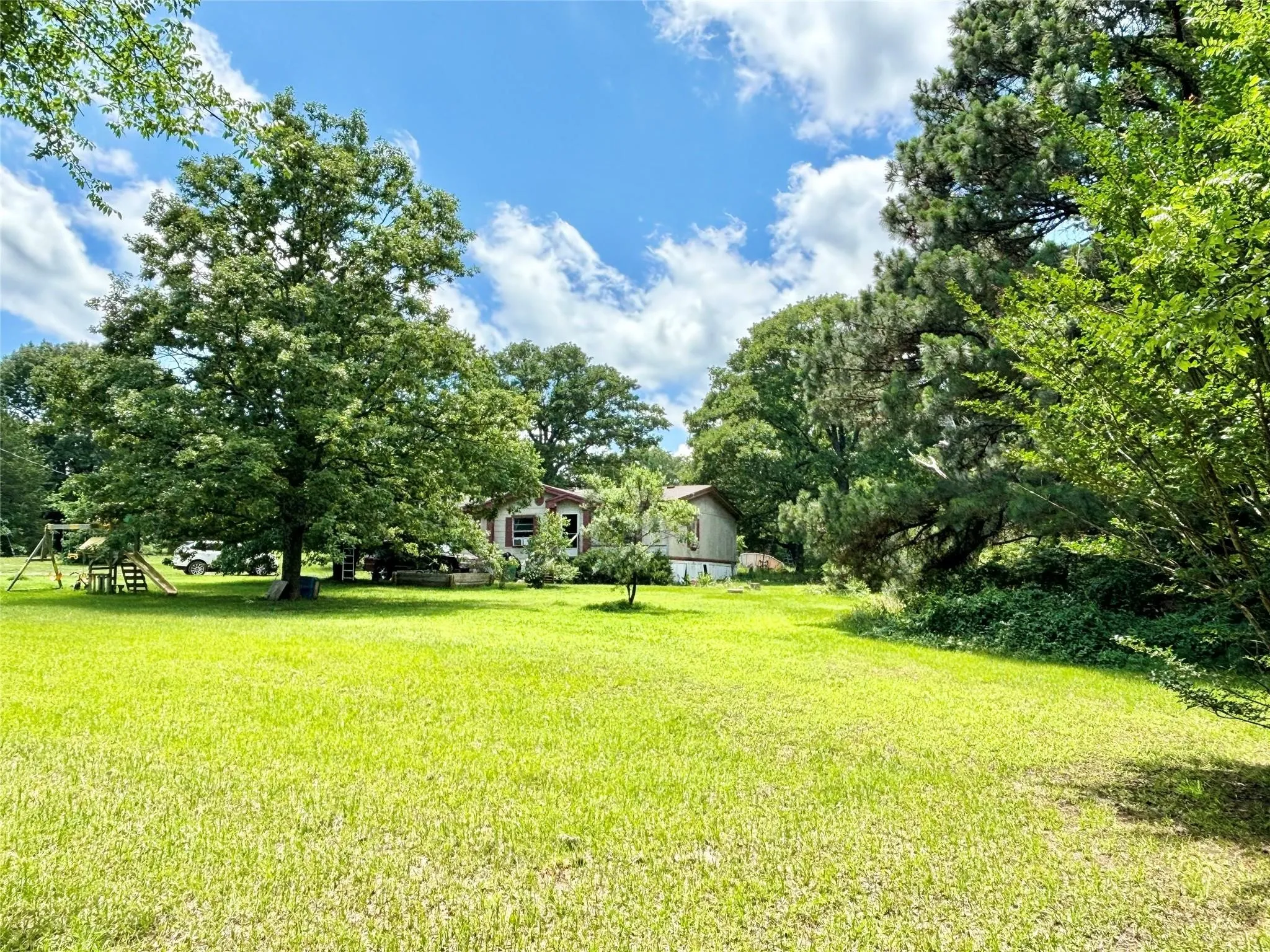 Mobile Home For Sale in Upshur County , 5982 Doe Trail, Gilmer, Texas 75645, 3 Bedroom, 2 Bathroom, Garage spaces, 1,508 Sqft, built in 2000, mls#21396915, Real Estate Agent in Gilmer, Homes For Sale in Upshur county, Homes For Sale in Gilmer, Realtor in Gilmer Texas, Real Estate Brokerage Independent Realty Texas, Luminita Cordes Realtor