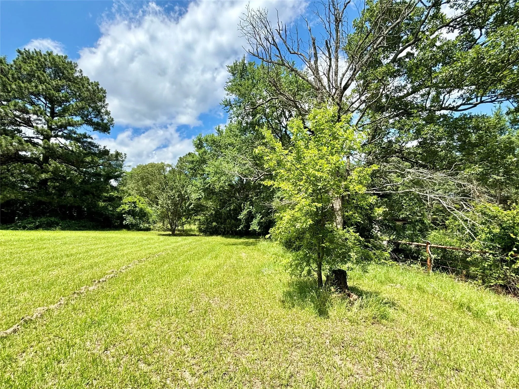 Mobile Home For Sale in Upshur County , 5982 Doe Trail, Gilmer, Texas 75645, 3 Bedroom, 2 Bathroom, Garage spaces, 1,508 Sqft, built in 2000, mls#21396915, Real Estate Agent in Gilmer, Homes For Sale in Upshur county, Homes For Sale in Gilmer, Realtor in Gilmer Texas, Real Estate Brokerage Independent Realty Texas, Luminita Cordes Realtor