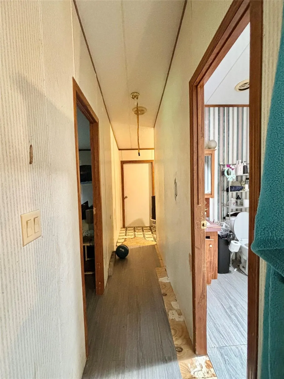 Mobile Home For Sale in Upshur County , 5982 Doe Trail, Gilmer, Texas 75645, 3 Bedroom, 2 Bathroom, Garage spaces, 1,508 Sqft, built in 2000, mls#21396915, Real Estate Agent in Gilmer, Homes For Sale in Upshur county, Homes For Sale in Gilmer, Realtor in Gilmer Texas, Real Estate Brokerage Independent Realty Texas, Luminita Cordes Realtor