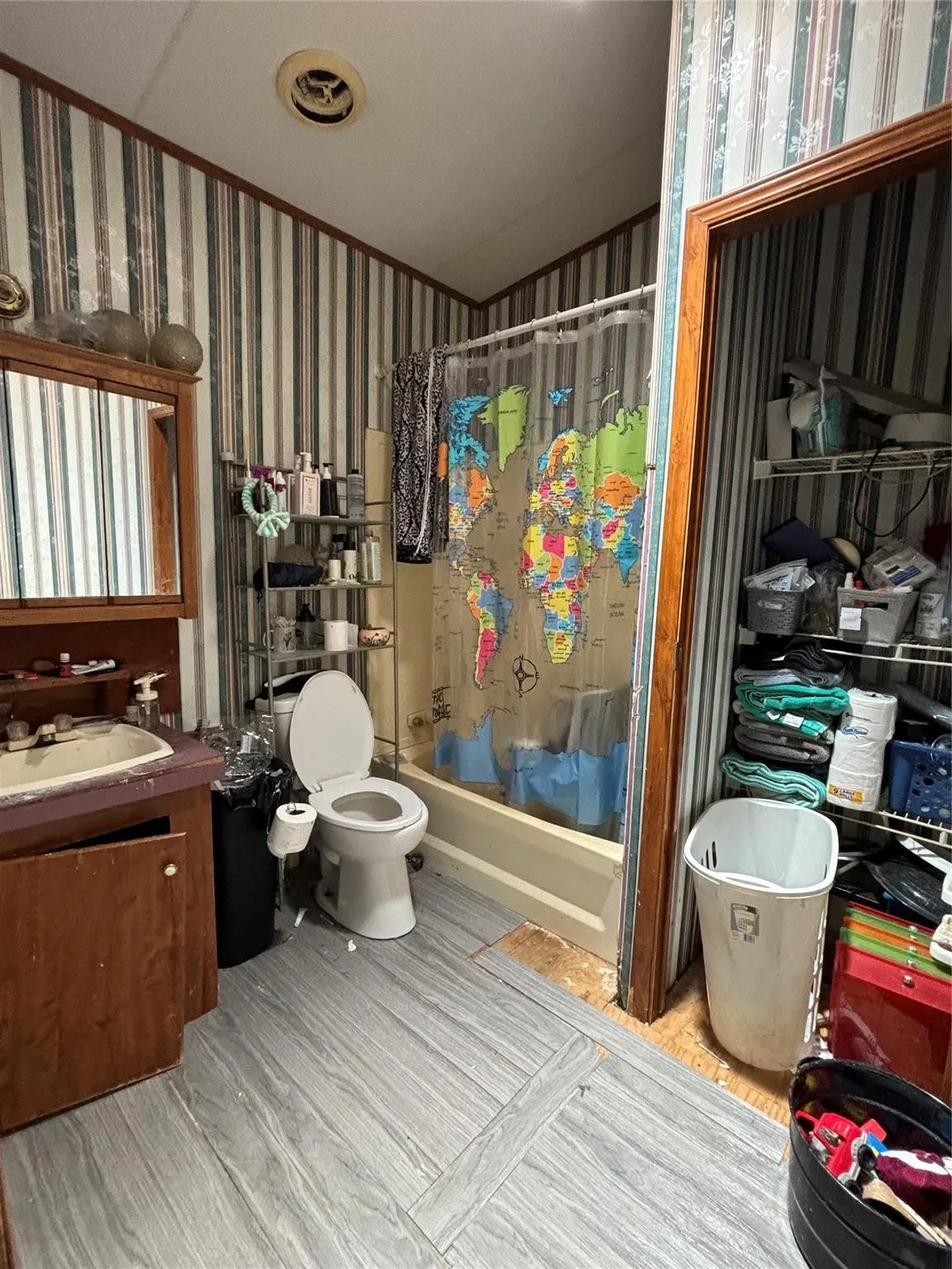 Mobile Home For Sale in Upshur County , 5982 Doe Trail, Gilmer, Texas 75645, 3 Bedroom, 2 Bathroom, Garage spaces, 1,508 Sqft, built in 2000, mls#21396915, Real Estate Agent in Gilmer, Homes For Sale in Upshur county, Homes For Sale in Gilmer, Realtor in Gilmer Texas, Real Estate Brokerage Independent Realty Texas, Luminita Cordes Realtor