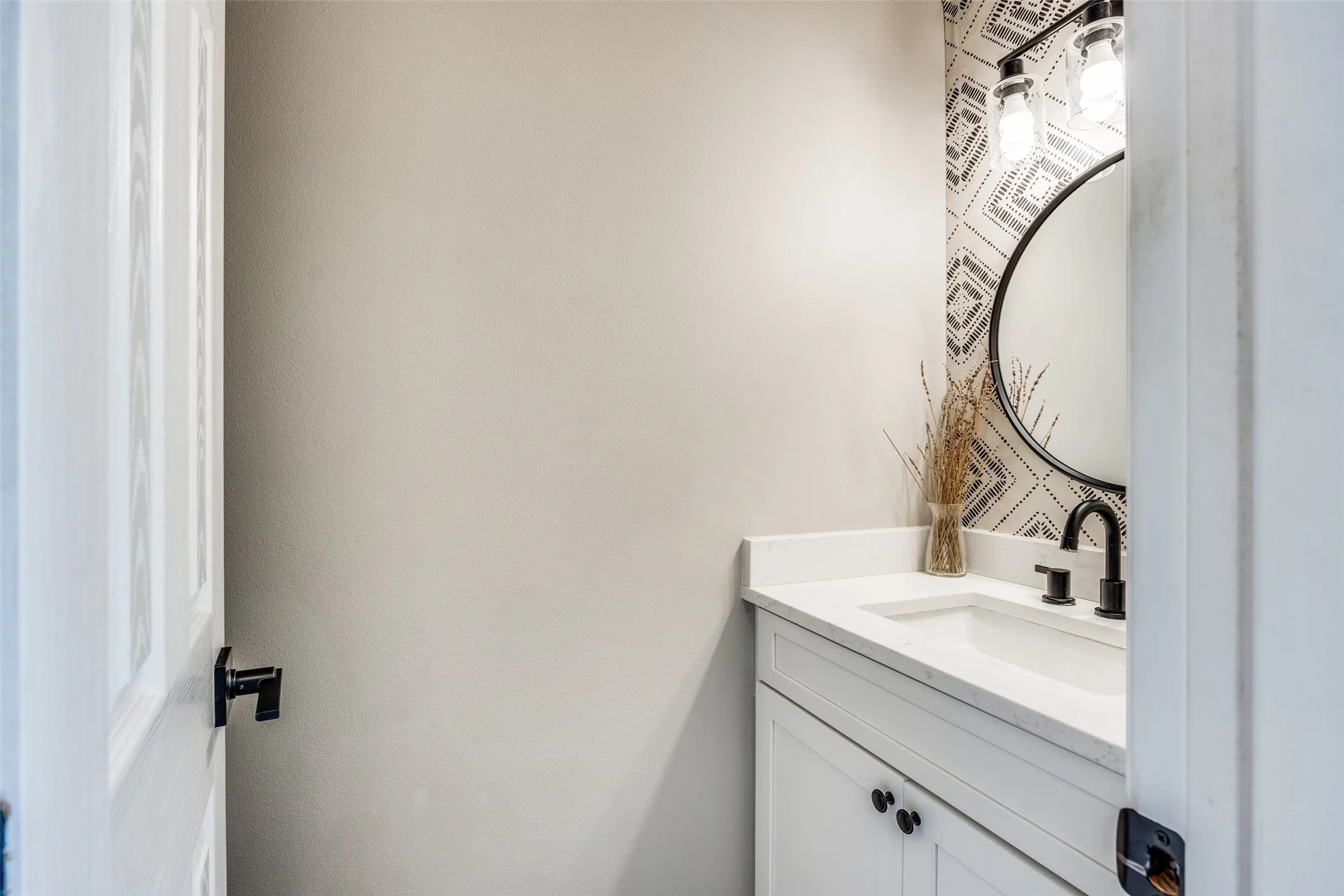 Condominium For Sale in Collin County , 2604 Custer Parkway B, Richardson, Texas 75080, 3 Bedroom, 3 Bathroom, Garage spaces, 1,728 Sqft, built in 1973, mls#21396925, Real Estate Agent in Richardson, Homes For Sale in Collin county, Homes For Sale in Richardson, Realtor in Richardson Texas, Real Estate Brokerage Independent Realty Texas, Luminita Cordes Realtor