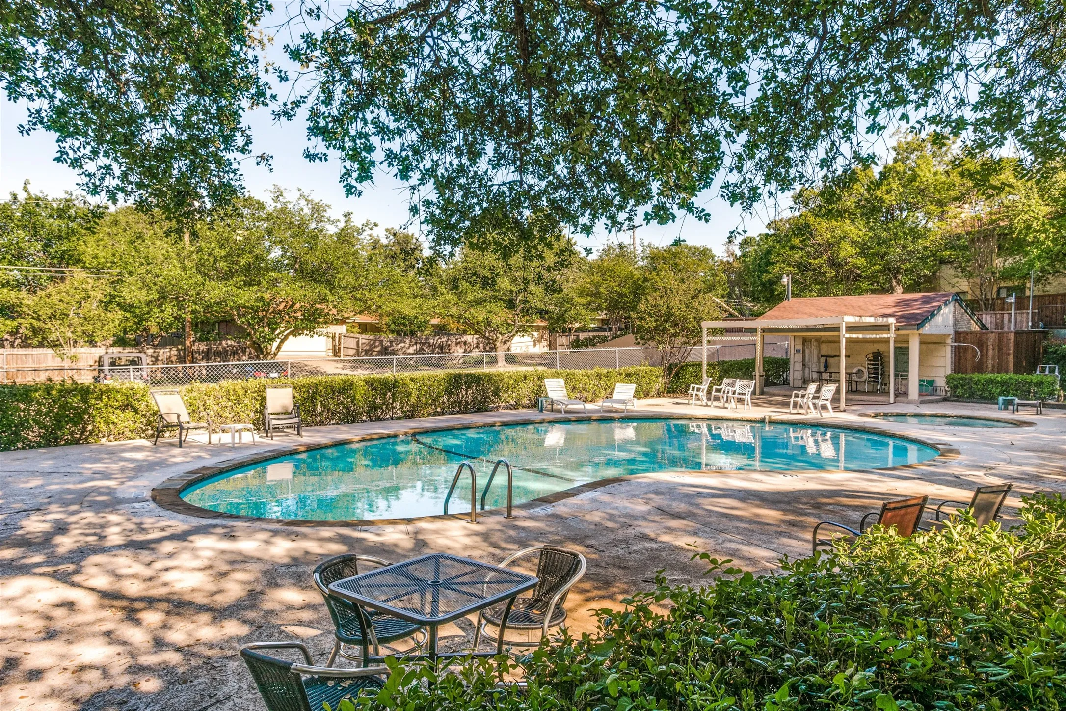 Condominium For Sale in Collin County , 2604 Custer Parkway B, Richardson, Texas 75080, 3 Bedroom, 3 Bathroom, Garage spaces, 1,728 Sqft, built in 1973, mls#21396925, Real Estate Agent in Richardson, Homes For Sale in Collin county, Homes For Sale in Richardson, Realtor in Richardson Texas, Real Estate Brokerage Independent Realty Texas, Luminita Cordes Realtor