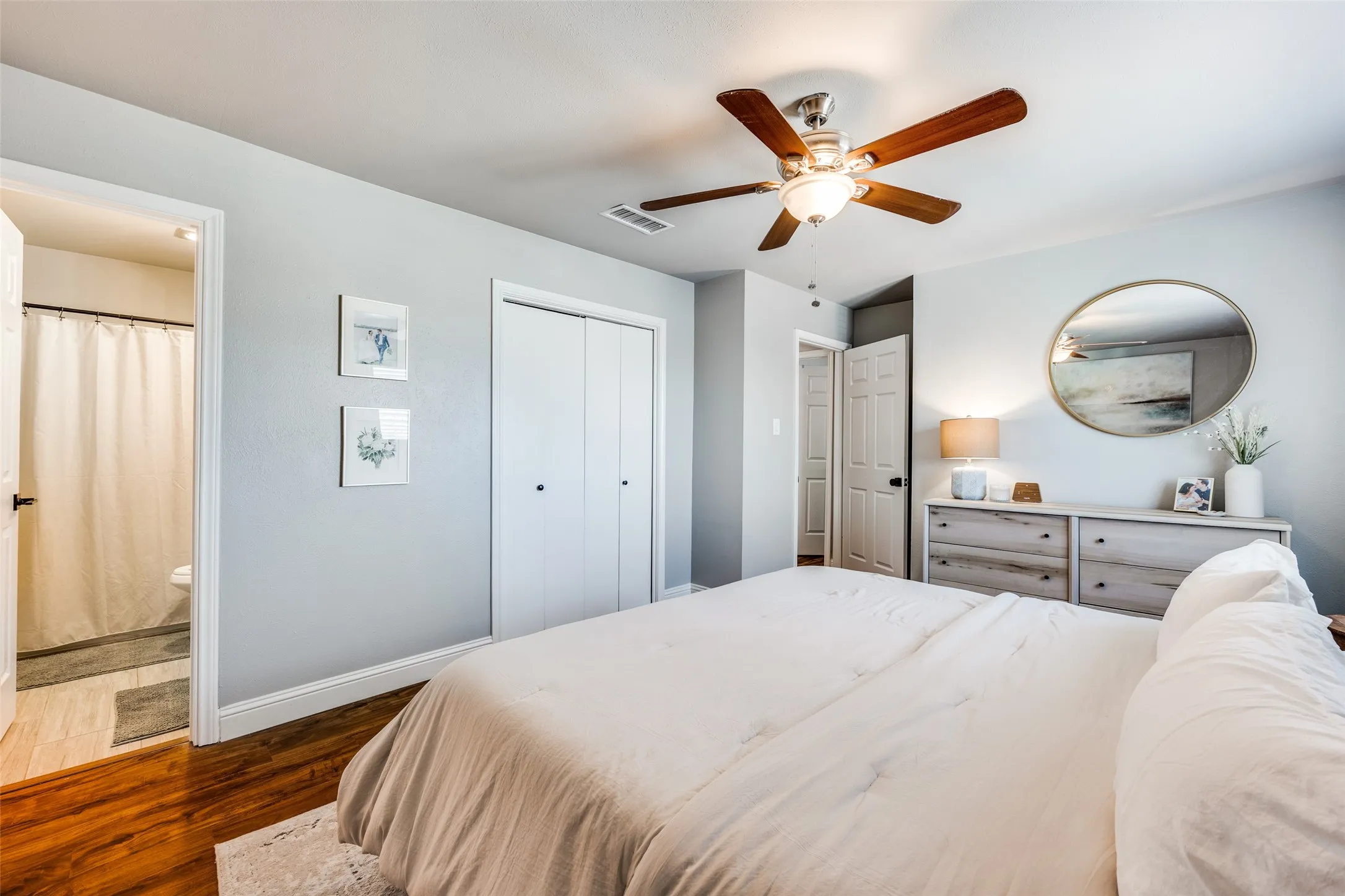 Condominium For Sale in Collin County , 2604 Custer Parkway B, Richardson, Texas 75080, 3 Bedroom, 3 Bathroom, Garage spaces, 1,728 Sqft, built in 1973, mls#21396925, Real Estate Agent in Richardson, Homes For Sale in Collin county, Homes For Sale in Richardson, Realtor in Richardson Texas, Real Estate Brokerage Independent Realty Texas, Luminita Cordes Realtor