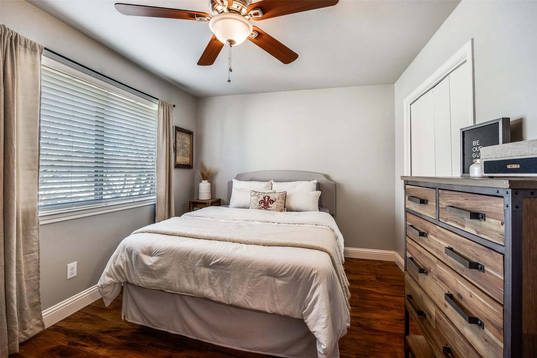 Condominium For Sale in Collin County , 2604 Custer Parkway B, Richardson, Texas 75080, 3 Bedroom, 3 Bathroom, Garage spaces, 1,728 Sqft, built in 1973, mls#21396925, Real Estate Agent in Richardson, Homes For Sale in Collin county, Homes For Sale in Richardson, Realtor in Richardson Texas, Real Estate Brokerage Independent Realty Texas, Luminita Cordes Realtor