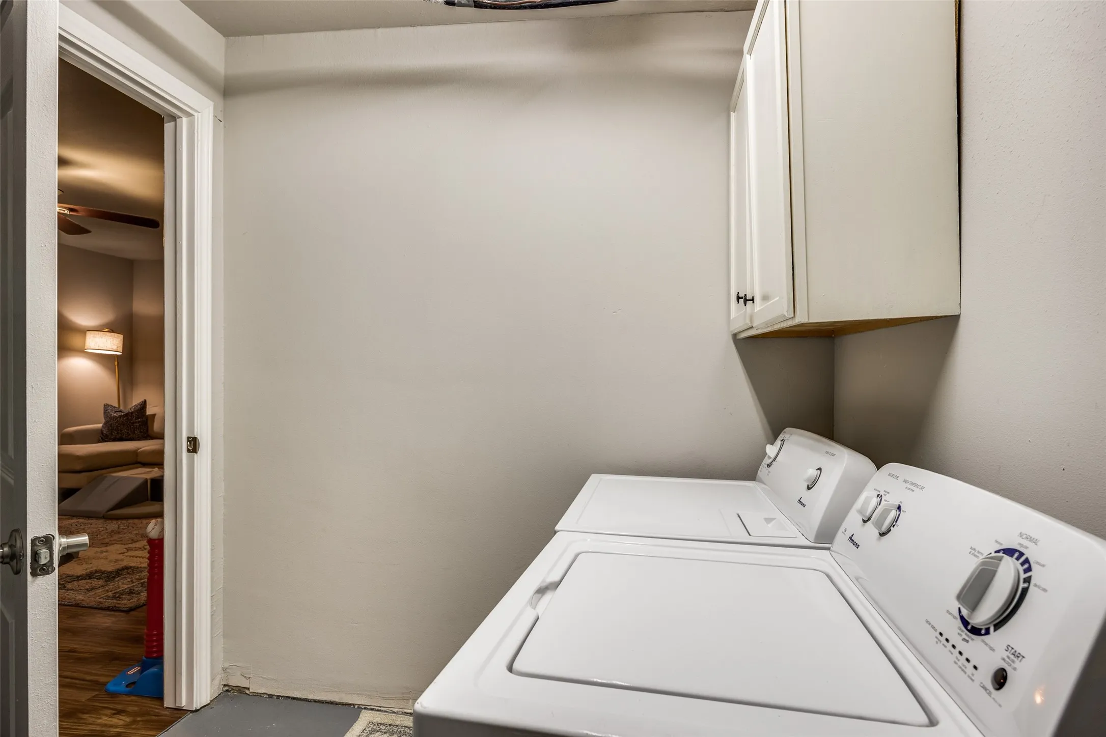Condominium For Sale in Collin County , 2604 Custer Parkway B, Richardson, Texas 75080, 3 Bedroom, 3 Bathroom, Garage spaces, 1,728 Sqft, built in 1973, mls#21396925, Real Estate Agent in Richardson, Homes For Sale in Collin county, Homes For Sale in Richardson, Realtor in Richardson Texas, Real Estate Brokerage Independent Realty Texas, Luminita Cordes Realtor