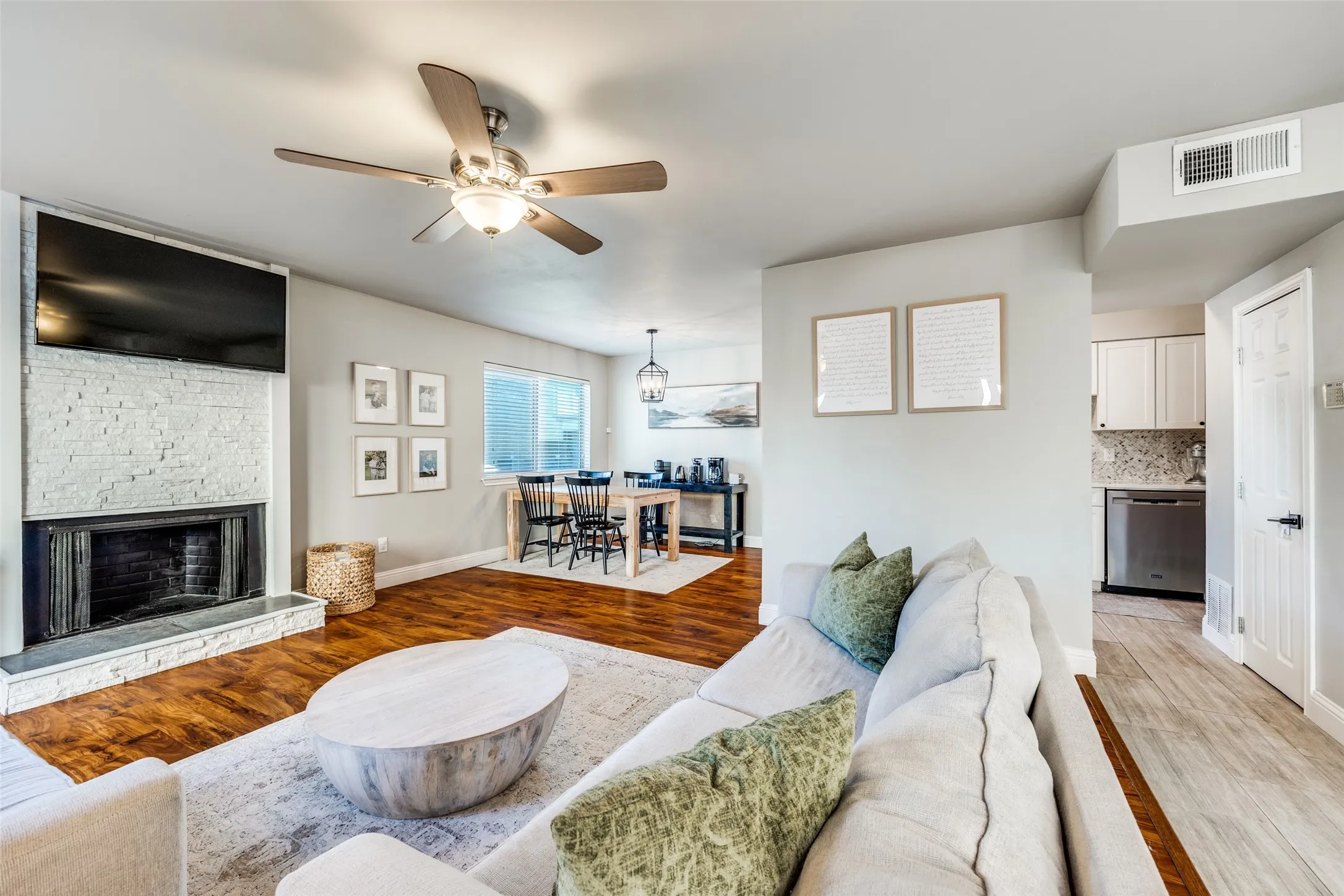 Condominium For Sale in Collin County , 2604 Custer Parkway B, Richardson, Texas 75080, 3 Bedroom, 3 Bathroom, Garage spaces, 1,728 Sqft, built in 1973, mls#21396925, Real Estate Agent in Richardson, Homes For Sale in Collin county, Homes For Sale in Richardson, Realtor in Richardson Texas, Real Estate Brokerage Independent Realty Texas, Luminita Cordes Realtor