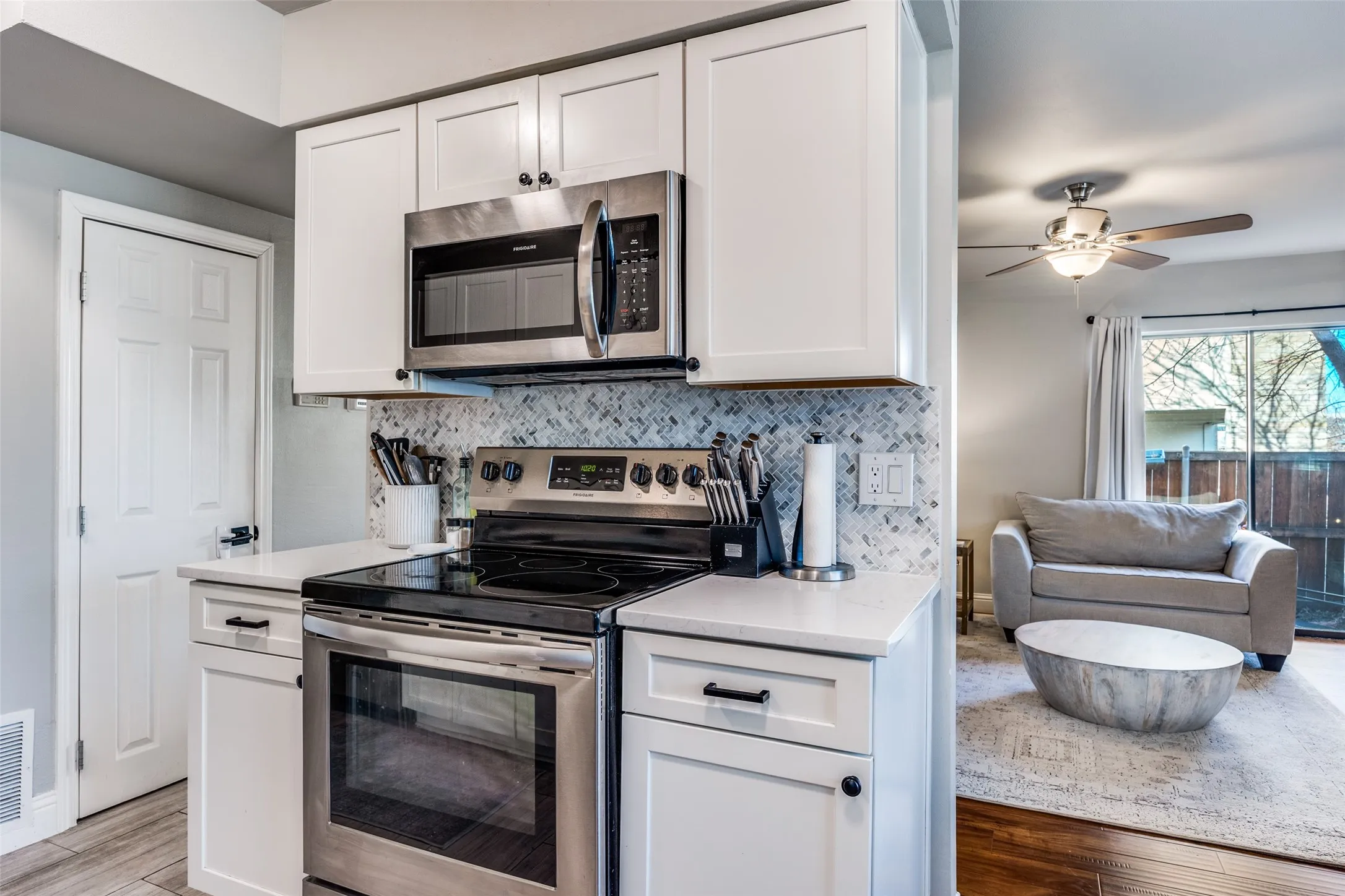 Condominium For Sale in Collin County , 2604 Custer Parkway B, Richardson, Texas 75080, 3 Bedroom, 3 Bathroom, Garage spaces, 1,728 Sqft, built in 1973, mls#21396925, Real Estate Agent in Richardson, Homes For Sale in Collin county, Homes For Sale in Richardson, Realtor in Richardson Texas, Real Estate Brokerage Independent Realty Texas, Luminita Cordes Realtor