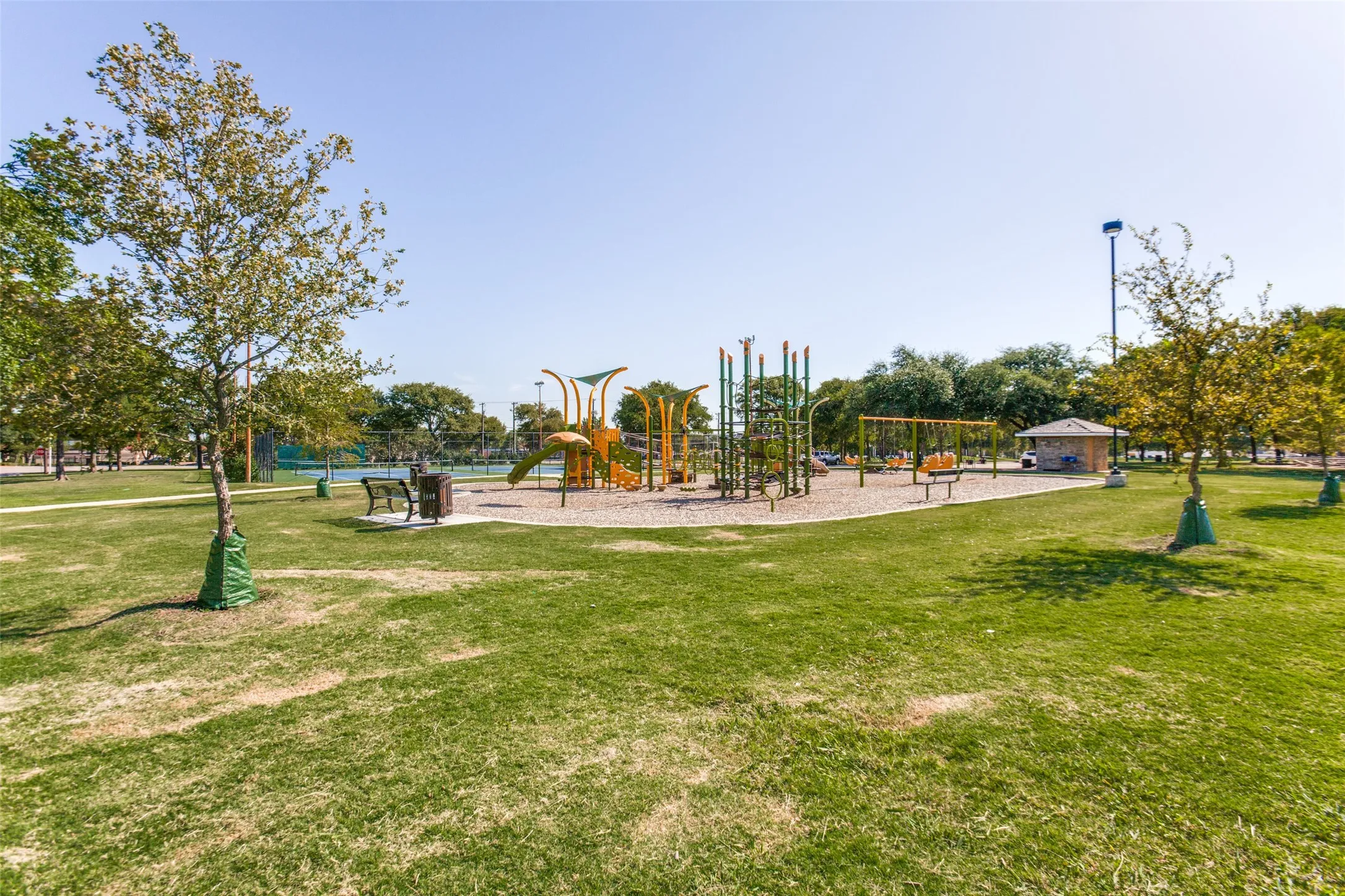 Condominium For Sale in Collin County , 2604 Custer Parkway B, Richardson, Texas 75080, 3 Bedroom, 3 Bathroom, Garage spaces, 1,728 Sqft, built in 1973, mls#21396925, Real Estate Agent in Richardson, Homes For Sale in Collin county, Homes For Sale in Richardson, Realtor in Richardson Texas, Real Estate Brokerage Independent Realty Texas, Luminita Cordes Realtor