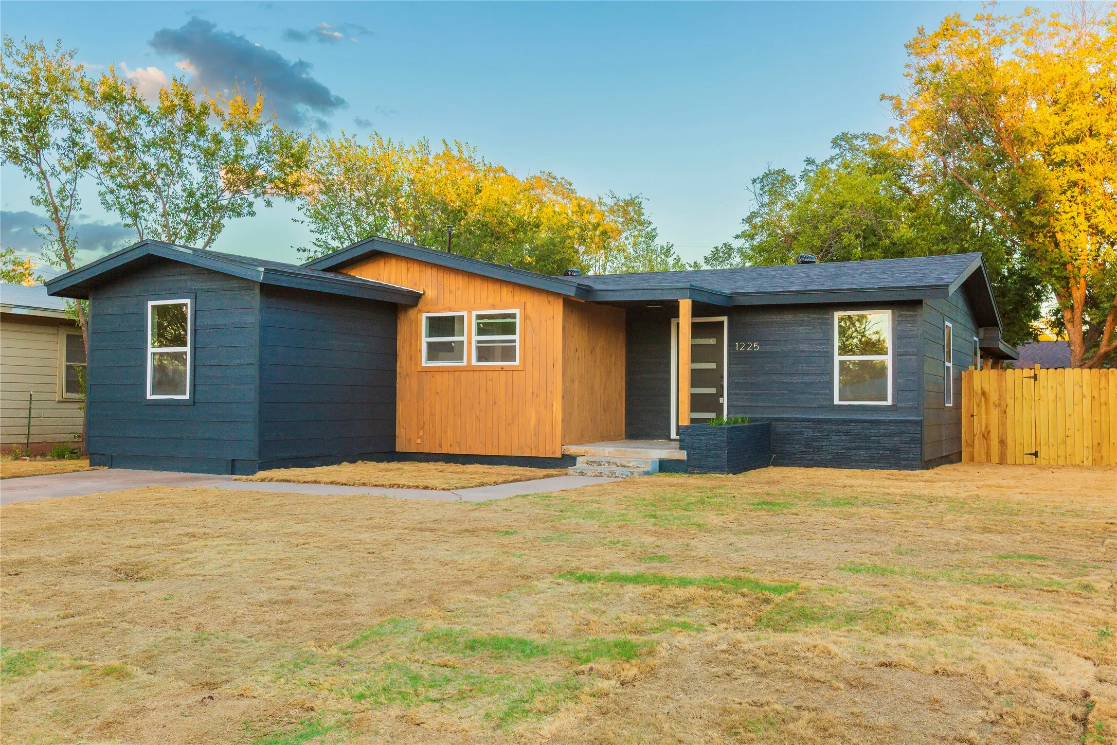 Single Family Residence For Sale in Taylor County , 1225 S Jefferson Drive, Abilene, Texas 79605, 4 Bedroom, 2 Bathroom, Garage spaces, 1,760 Sqft, built in 1953, mls#21396511, Real Estate Agent in Abilene, Homes For Sale in Taylor county, Homes For Sale in Abilene, Realtor in Abilene Texas, Real Estate Brokerage Independent Realty Texas, Luminita Cordes Realtor