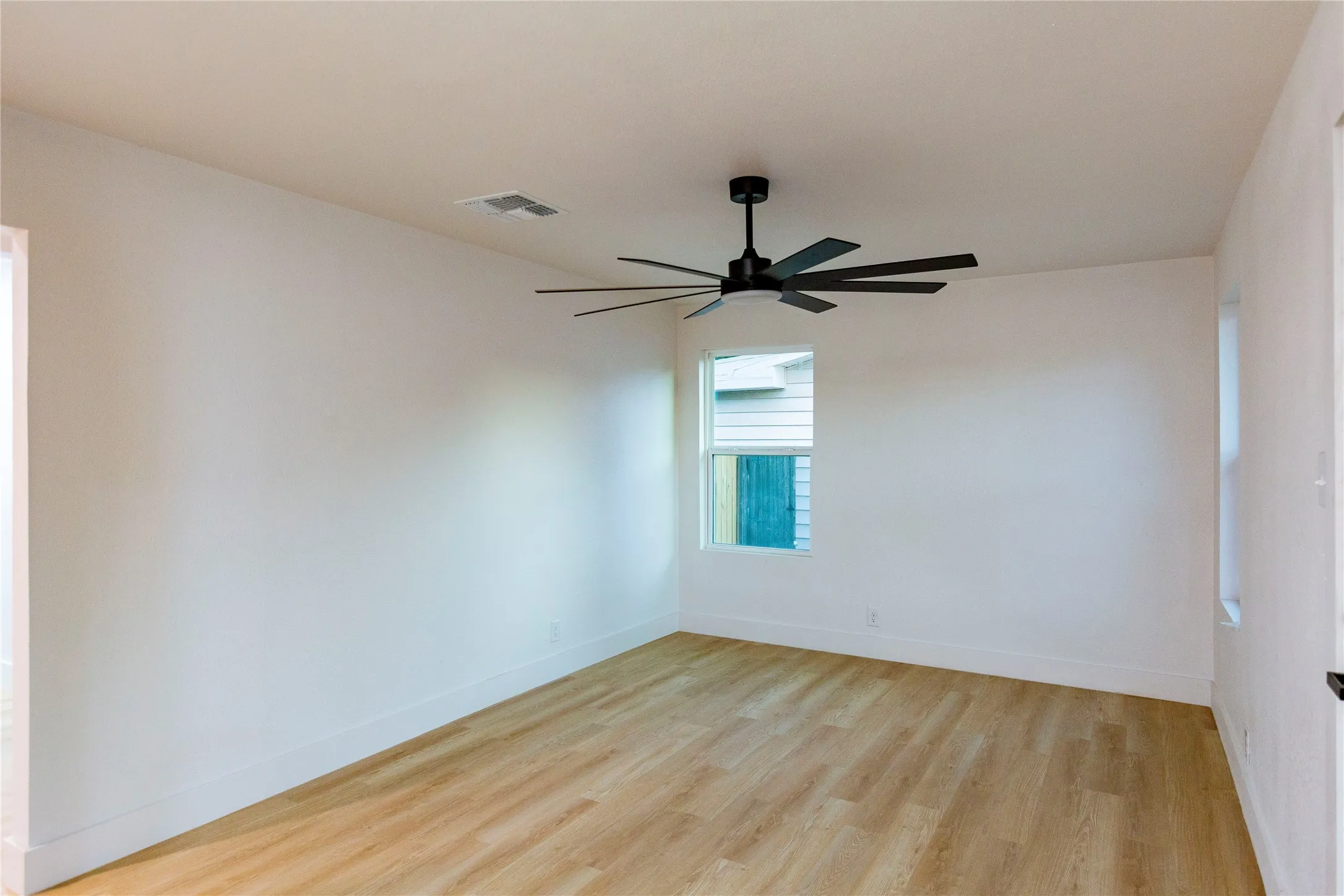 Single Family Residence For Sale in Taylor County , 1225 S Jefferson Drive, Abilene, Texas 79605, 4 Bedroom, 2 Bathroom, Garage spaces, 1,760 Sqft, built in 1953, mls#21396511, Real Estate Agent in Abilene, Homes For Sale in Taylor county, Homes For Sale in Abilene, Realtor in Abilene Texas, Real Estate Brokerage Independent Realty Texas, Luminita Cordes Realtor
