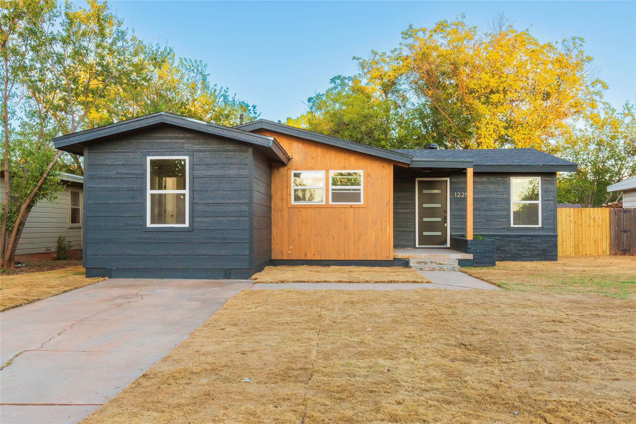 Single Family Residence For Sale in Taylor County , 1225 S Jefferson Drive, Abilene, Texas 79605, 4 Bedroom, 2 Bathroom, Garage spaces, 1,760 Sqft, built in 1953, mls#21396511, Real Estate Agent in Abilene, Homes For Sale in Taylor county, Homes For Sale in Abilene, Realtor in Abilene Texas, Real Estate Brokerage Independent Realty Texas, Luminita Cordes Realtor
