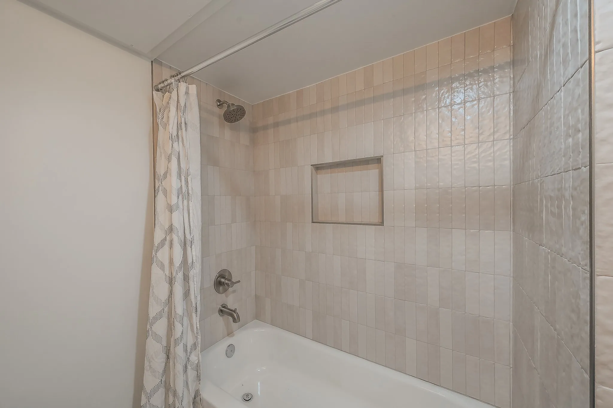 Condominium For Rent in Dallas County , 3711 Holland Avenue 303, Dallas, Texas 75219, 2 Bedroom, 2 Bathroom, Garage spaces, 1,062 Sqft, built in 1968, mls#21396933, Real Estate Agent in Dallas, Homes For Rent in Dallas county, Homes For Rent in Dallas, Realtor in Dallas Texas, Real Estate Brokerage Independent Realty Texas, Luminita Cordes Realtor