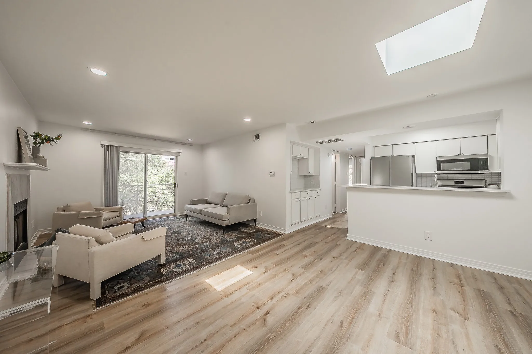Condominium For Rent in Dallas County , 3711 Holland Avenue 303, Dallas, Texas 75219, 2 Bedroom, 2 Bathroom, Garage spaces, 1,062 Sqft, built in 1968, mls#21396933, Real Estate Agent in Dallas, Homes For Rent in Dallas county, Homes For Rent in Dallas, Realtor in Dallas Texas, Real Estate Brokerage Independent Realty Texas, Luminita Cordes Realtor