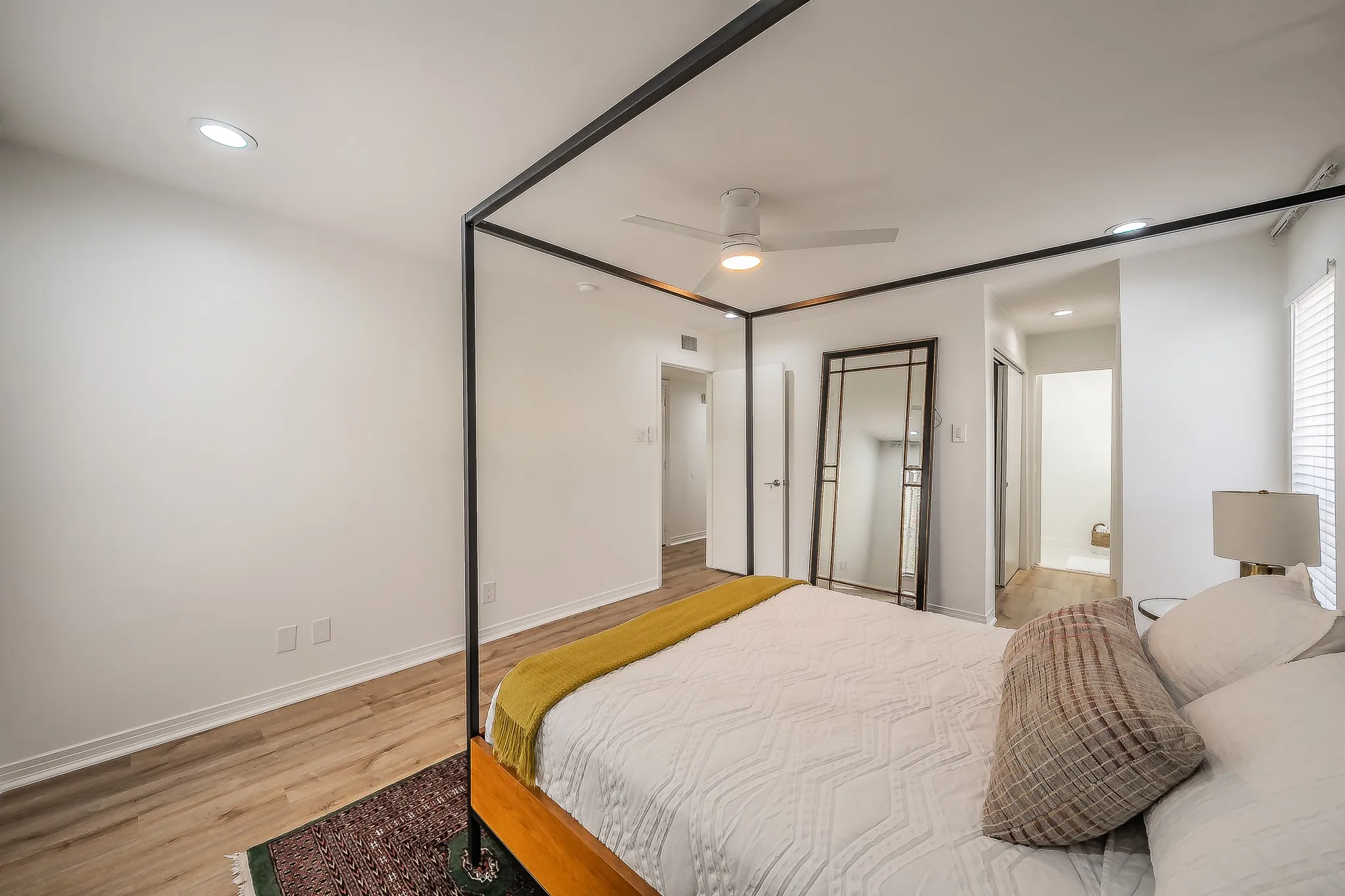 Condominium For Rent in Dallas County , 3711 Holland Avenue 303, Dallas, Texas 75219, 2 Bedroom, 2 Bathroom, Garage spaces, 1,062 Sqft, built in 1968, mls#21396933, Real Estate Agent in Dallas, Homes For Rent in Dallas county, Homes For Rent in Dallas, Realtor in Dallas Texas, Real Estate Brokerage Independent Realty Texas, Luminita Cordes Realtor