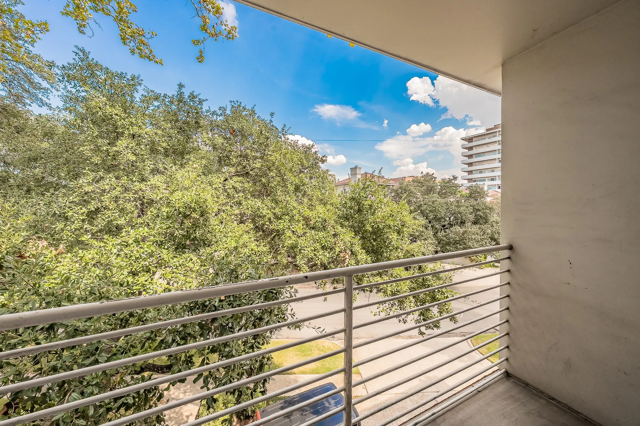 Condominium For Rent in Dallas County , 3711 Holland Avenue 303, Dallas, Texas 75219, 2 Bedroom, 2 Bathroom, Garage spaces, 1,062 Sqft, built in 1968, mls#21396933, Real Estate Agent in Dallas, Homes For Rent in Dallas county, Homes For Rent in Dallas, Realtor in Dallas Texas, Real Estate Brokerage Independent Realty Texas, Luminita Cordes Realtor