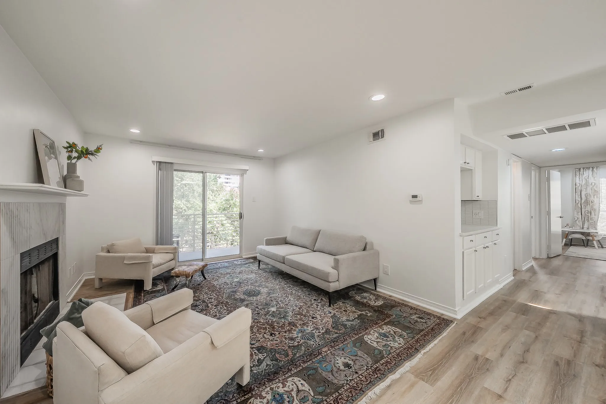 Condominium For Rent in Dallas County , 3711 Holland Avenue 303, Dallas, Texas 75219, 2 Bedroom, 2 Bathroom, Garage spaces, 1,062 Sqft, built in 1968, mls#21396933, Real Estate Agent in Dallas, Homes For Rent in Dallas county, Homes For Rent in Dallas, Realtor in Dallas Texas, Real Estate Brokerage Independent Realty Texas, Luminita Cordes Realtor