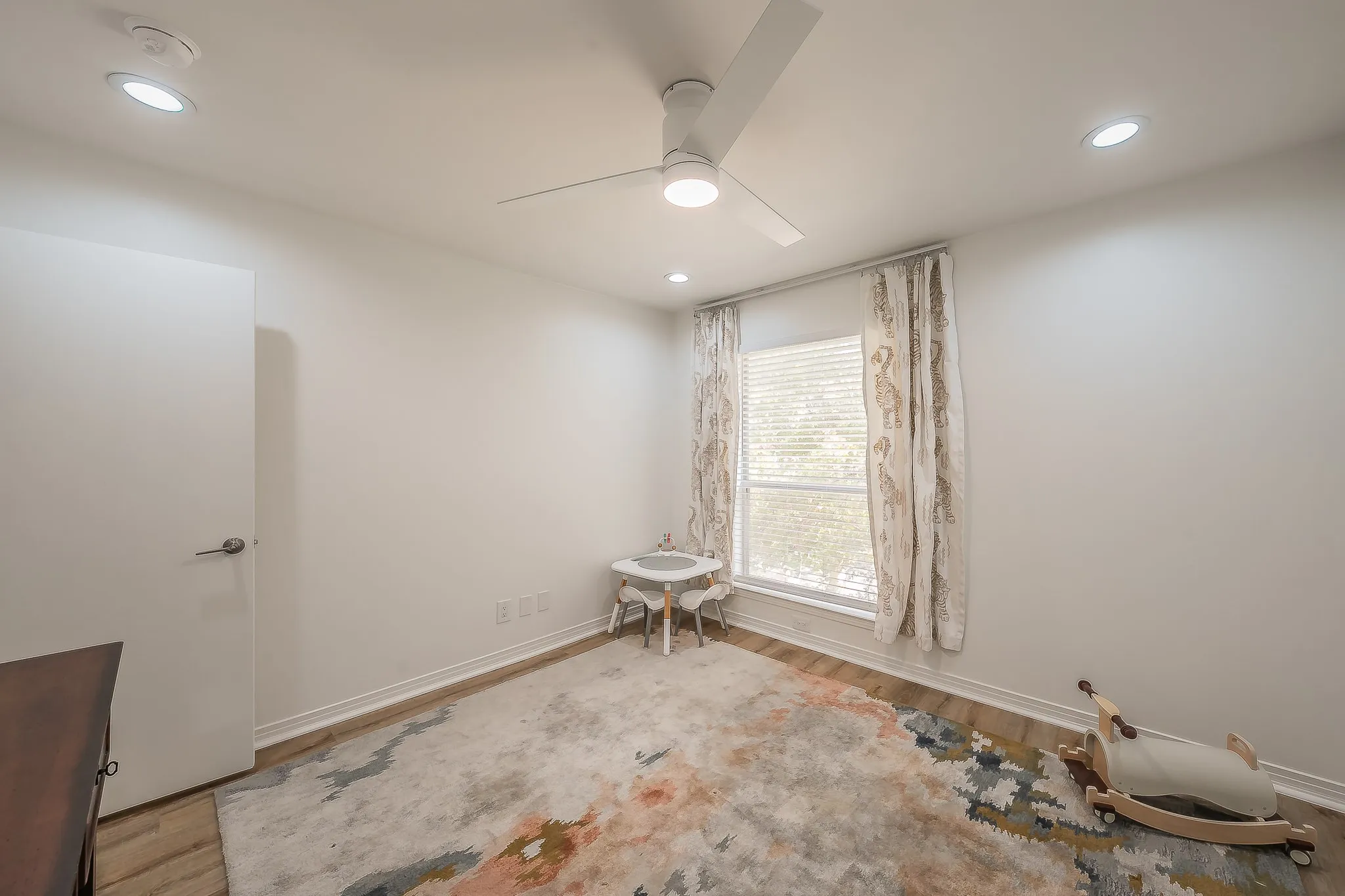 Condominium For Rent in Dallas County , 3711 Holland Avenue 303, Dallas, Texas 75219, 2 Bedroom, 2 Bathroom, Garage spaces, 1,062 Sqft, built in 1968, mls#21396933, Real Estate Agent in Dallas, Homes For Rent in Dallas county, Homes For Rent in Dallas, Realtor in Dallas Texas, Real Estate Brokerage Independent Realty Texas, Luminita Cordes Realtor