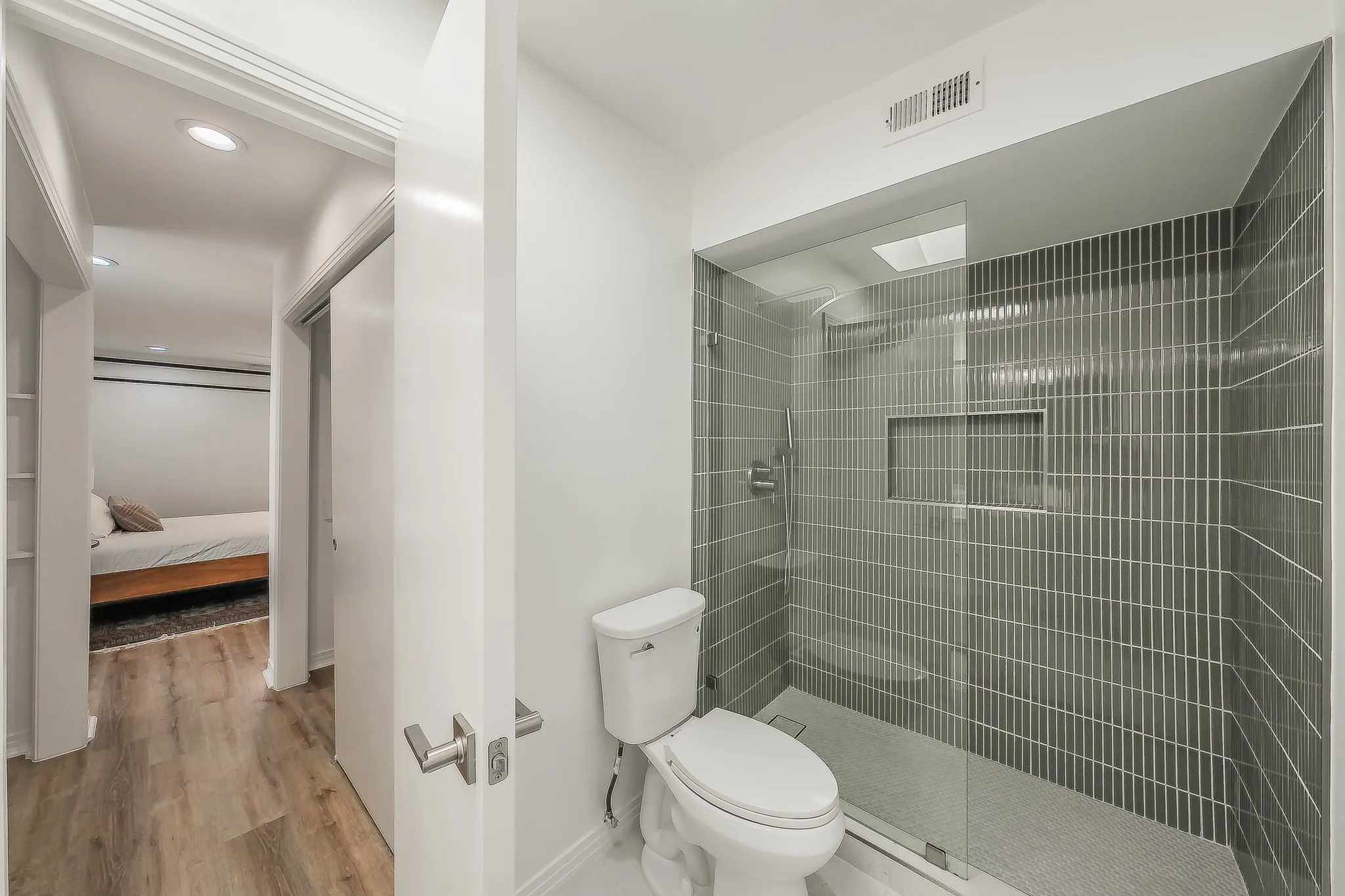 Condominium For Rent in Dallas County , 3711 Holland Avenue 303, Dallas, Texas 75219, 2 Bedroom, 2 Bathroom, Garage spaces, 1,062 Sqft, built in 1968, mls#21396933, Real Estate Agent in Dallas, Homes For Rent in Dallas county, Homes For Rent in Dallas, Realtor in Dallas Texas, Real Estate Brokerage Independent Realty Texas, Luminita Cordes Realtor