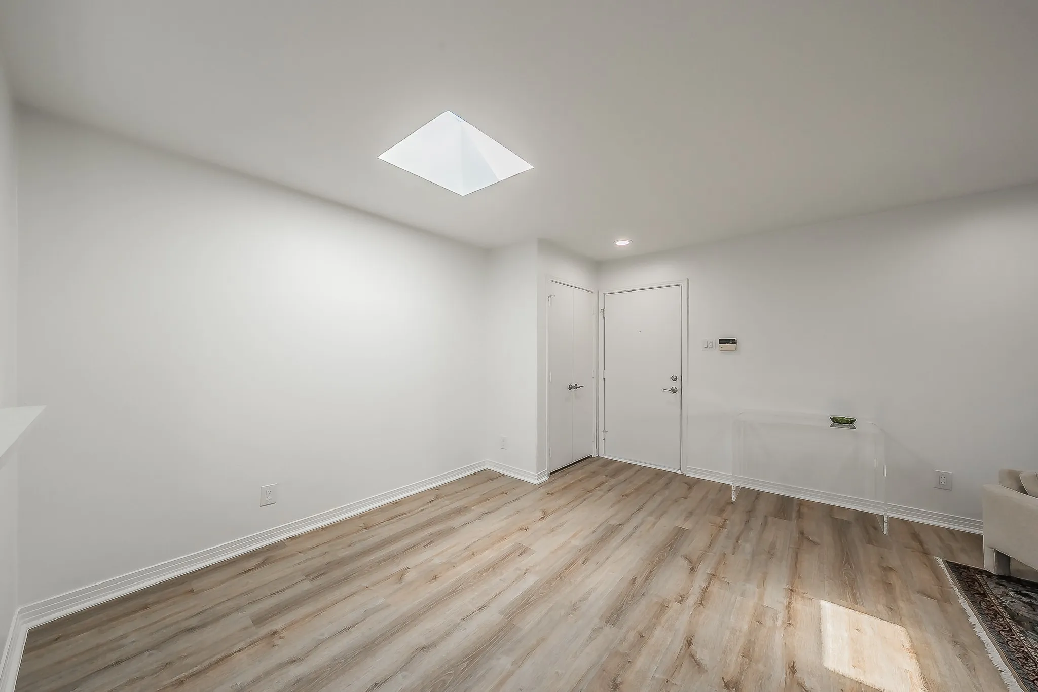 Condominium For Rent in Dallas County , 3711 Holland Avenue 303, Dallas, Texas 75219, 2 Bedroom, 2 Bathroom, Garage spaces, 1,062 Sqft, built in 1968, mls#21396933, Real Estate Agent in Dallas, Homes For Rent in Dallas county, Homes For Rent in Dallas, Realtor in Dallas Texas, Real Estate Brokerage Independent Realty Texas, Luminita Cordes Realtor